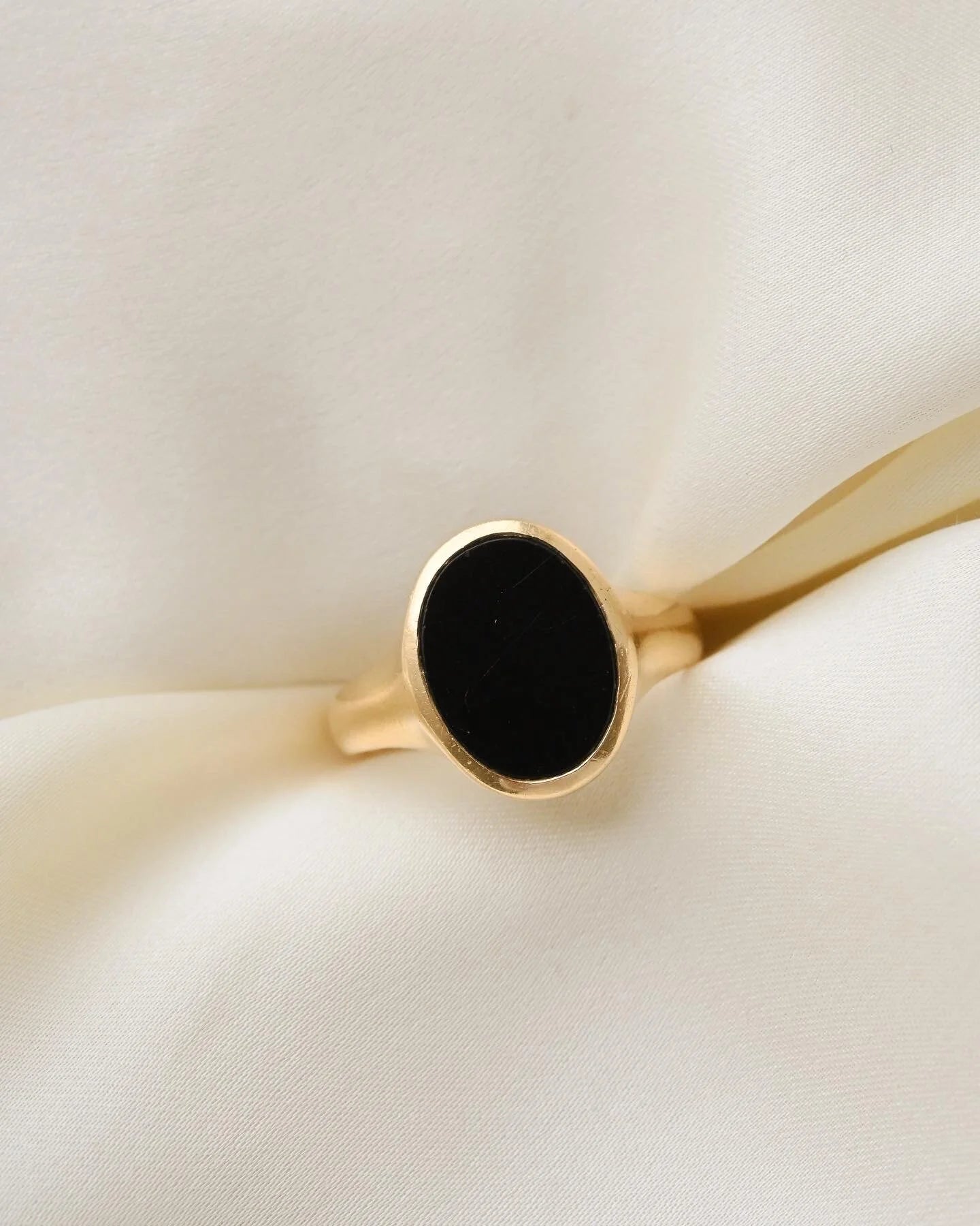 Sizeable 9.65 US Antique Black Onyx Signet Ring 18K Gold 1900
