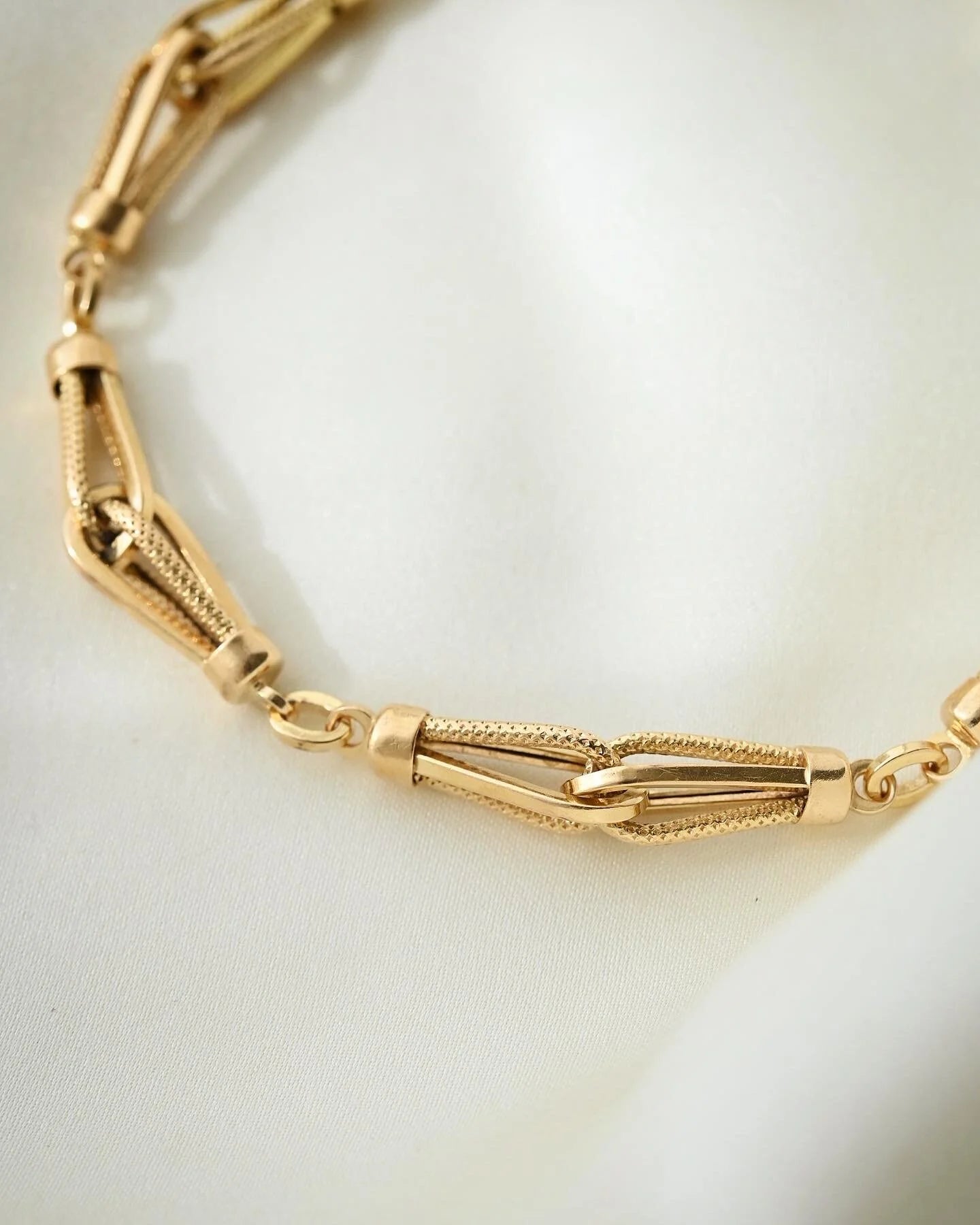 Gorgeous Fancy Link Bracelet 7.5 Inches 18K Gold