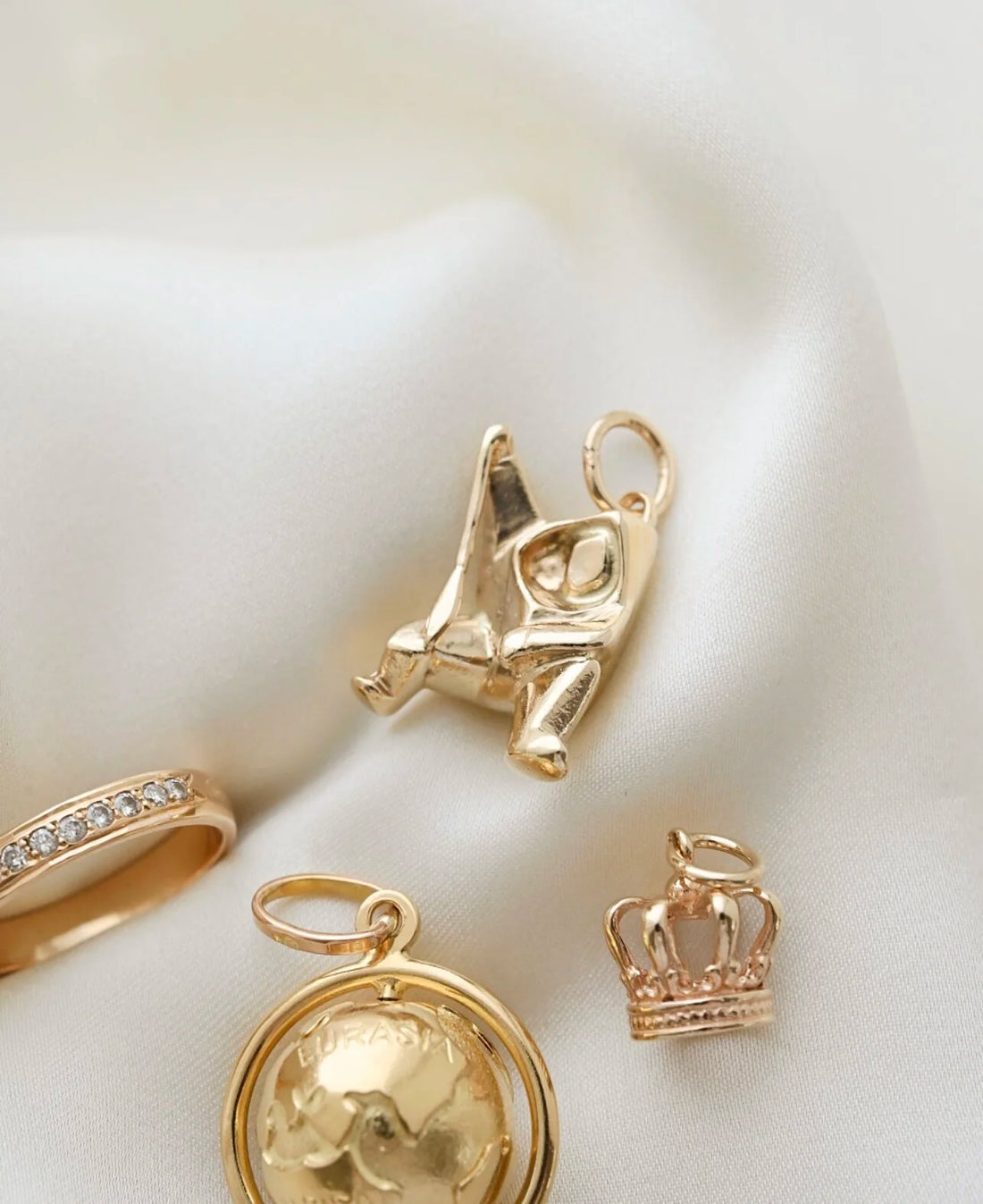 Danish Vintage Hunting Eskimo Pendant 8K Gold 1960