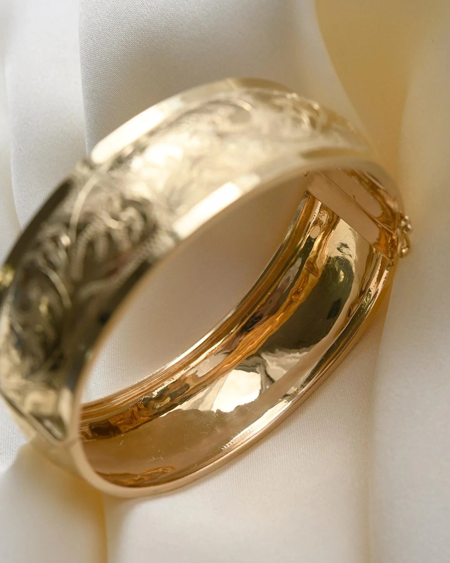 Engraved Dream Bangle 18K Gold 26.7 Grams 1948