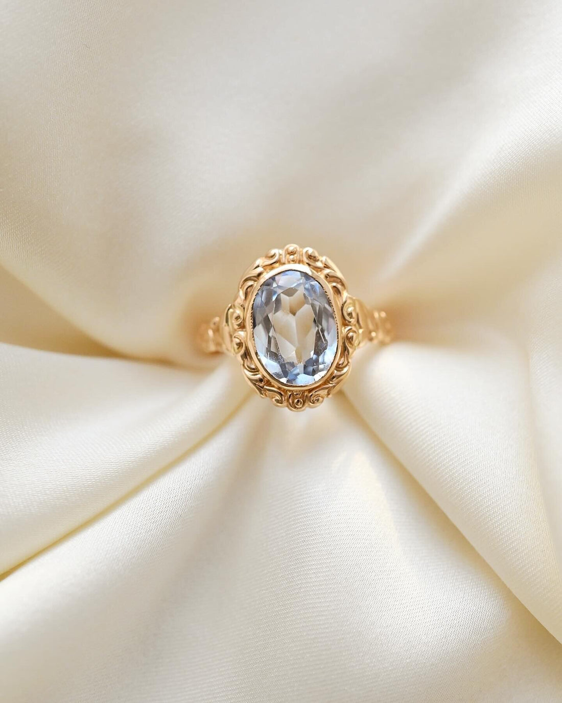 Romantic Antique Blue Spinel Ring from Personal Collection 18K Gold 1940s