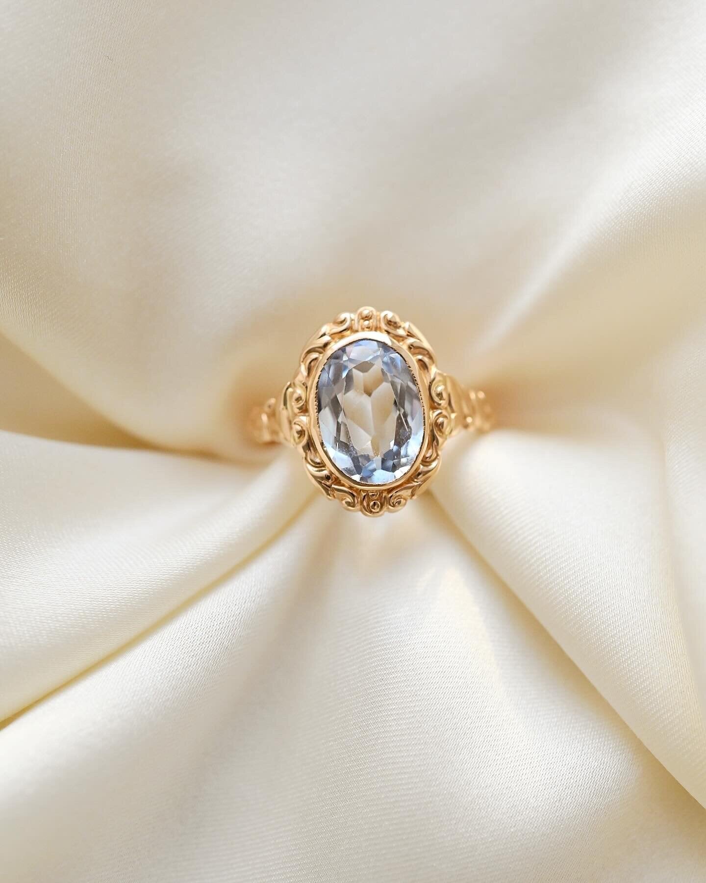 Romantic Antique Blue Spinel Ring from Personal Collection 18K Gold 1940s