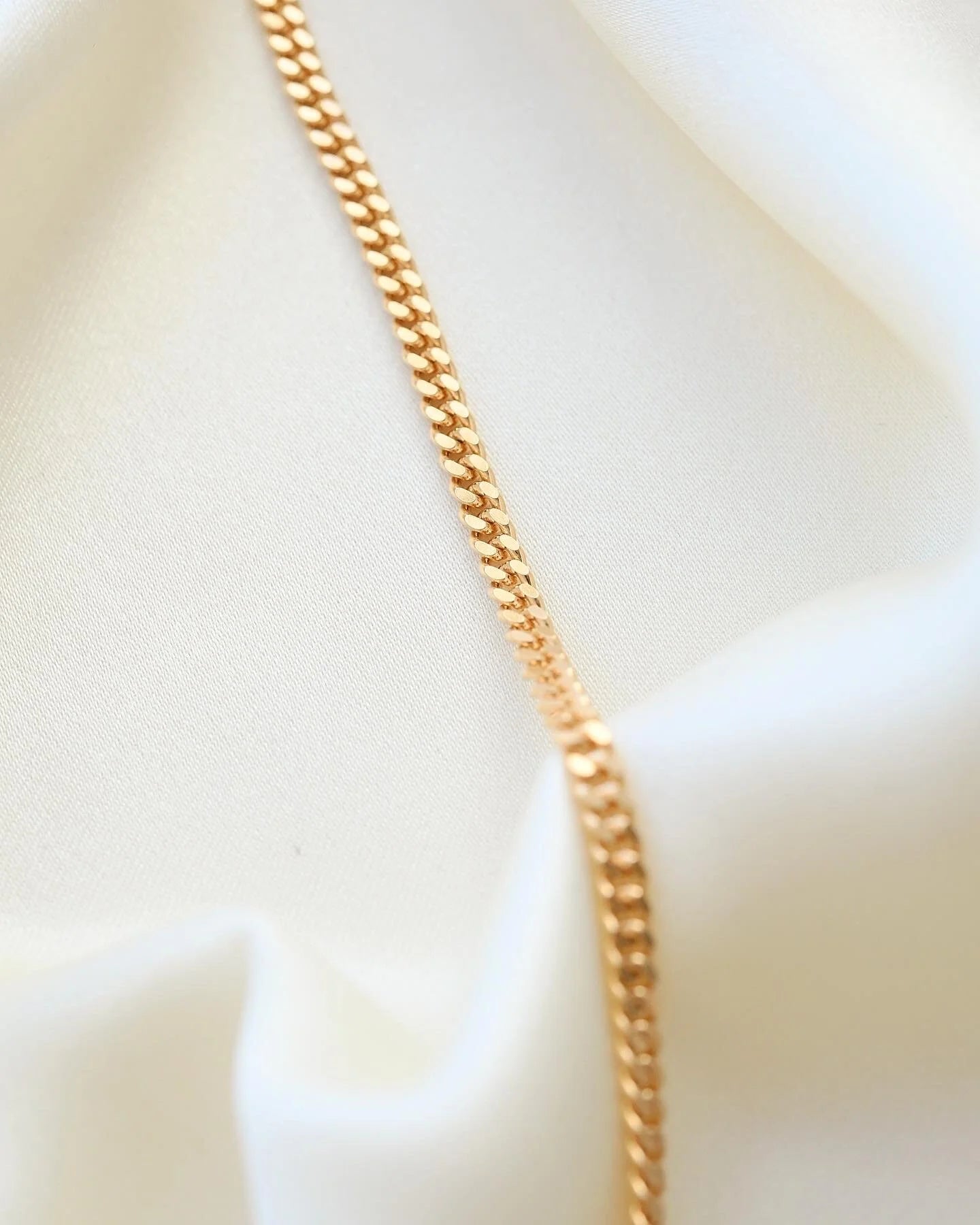 The Perfect 31.5 Inches Looong Curb Line Chain 18K Gold