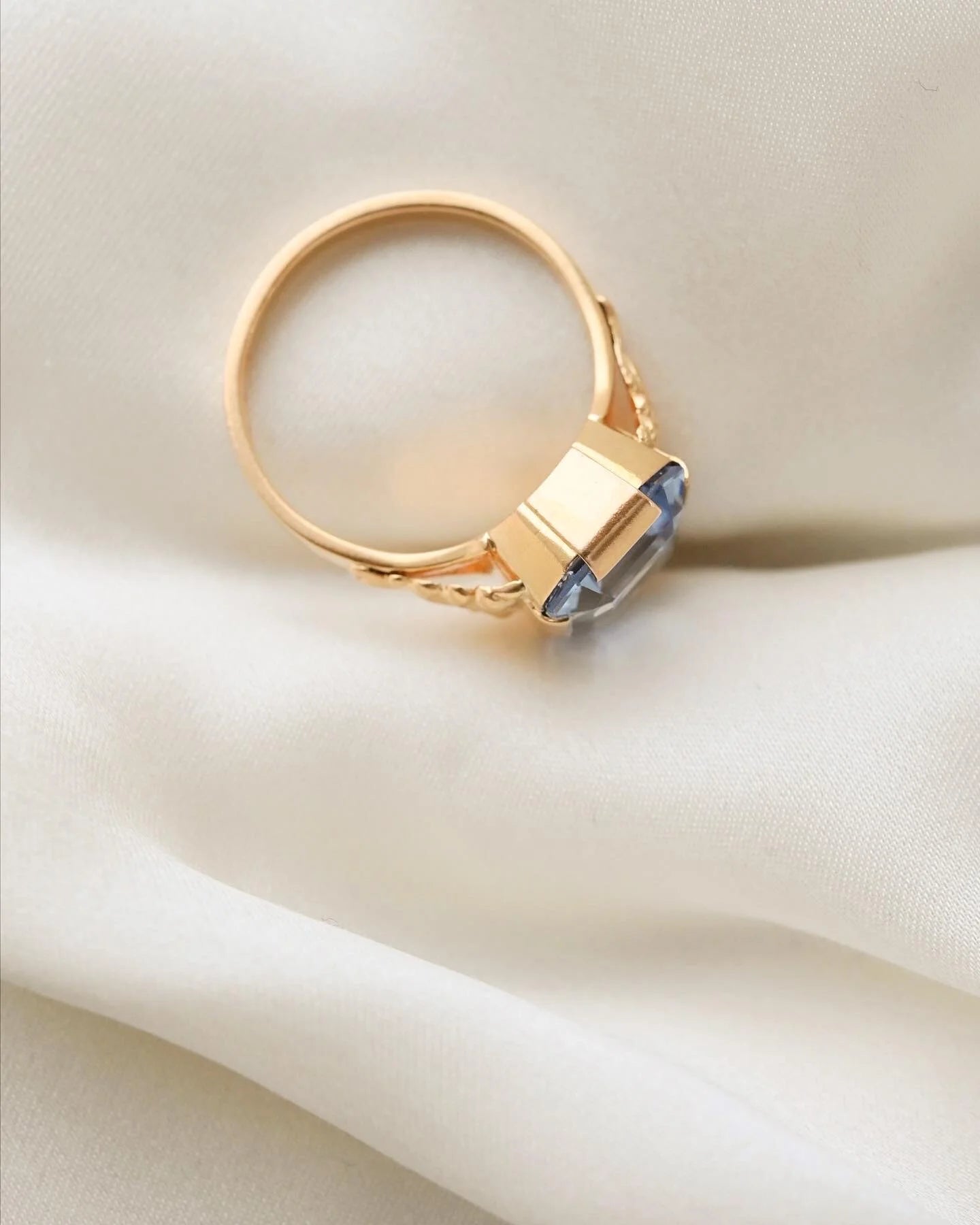 Big Ocean Blue Topaz Ring 18K Gold 1956