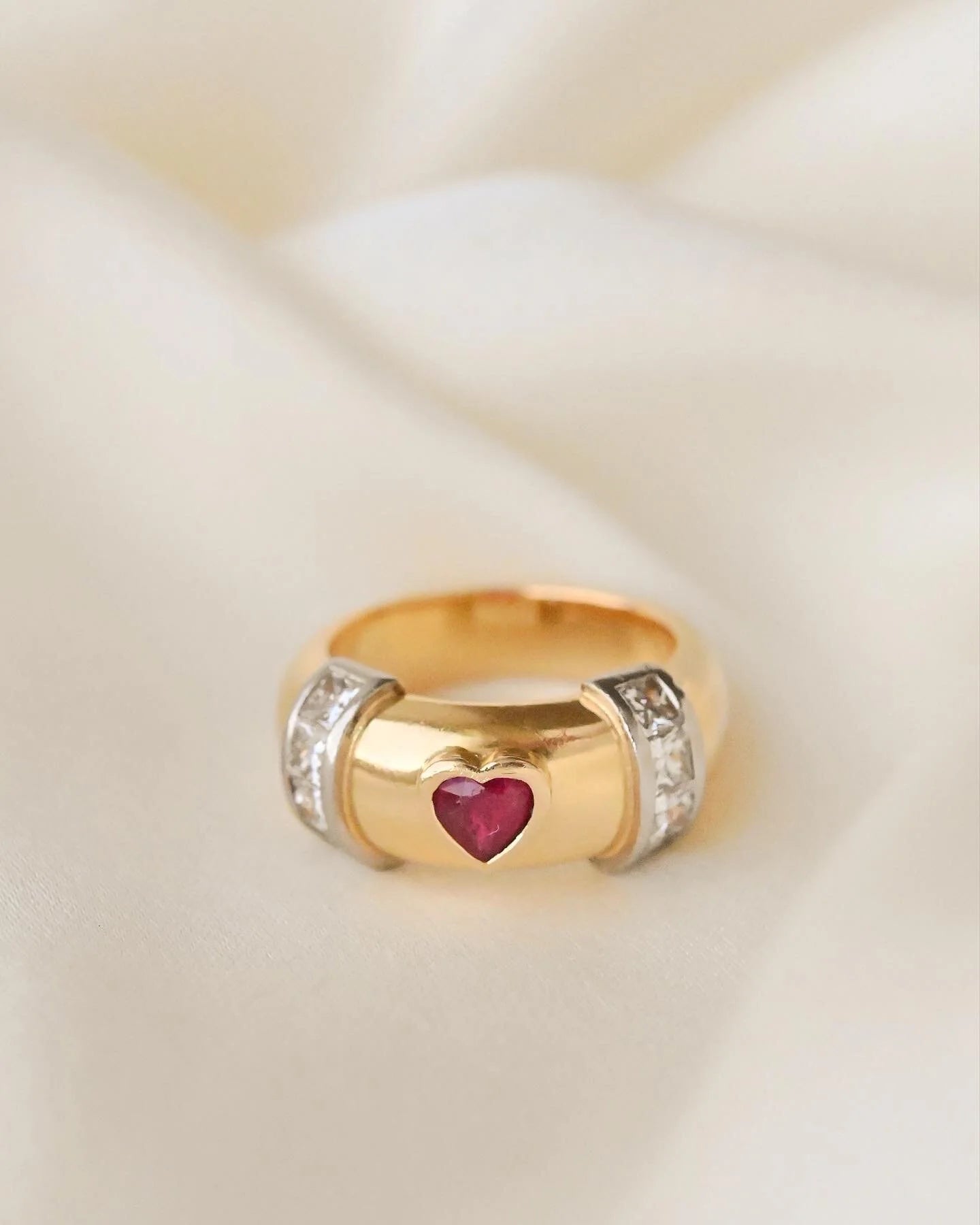 Rare Swedish Vintage Ring Princess Cut Diamonds and Heart Sapphire 18K Gold