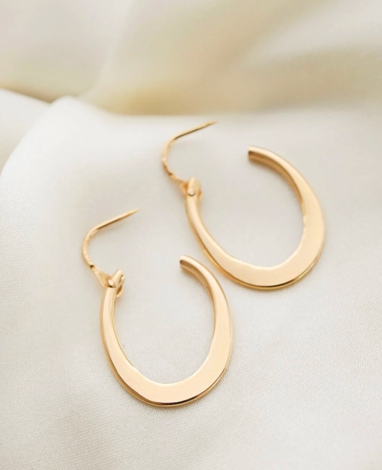 The Last Pair of Everyday Delight Hoops Swedish Vintage 18K Gold