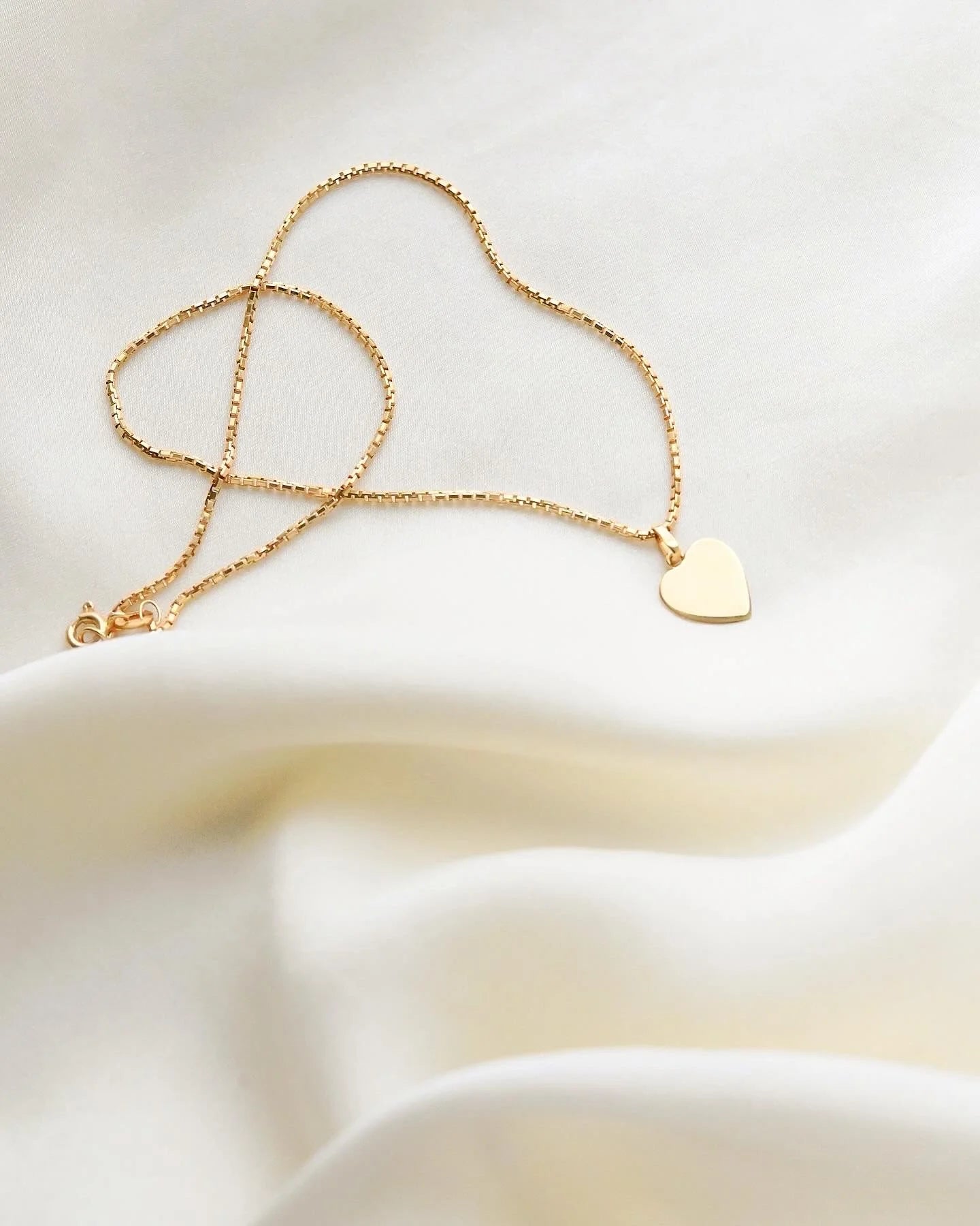 Sweet Short Vintage Box Chain w Heart 18K Gold Italy