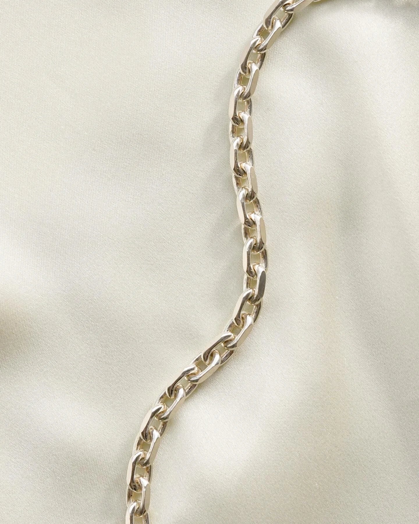 Bautiful Silver Anchor Chain