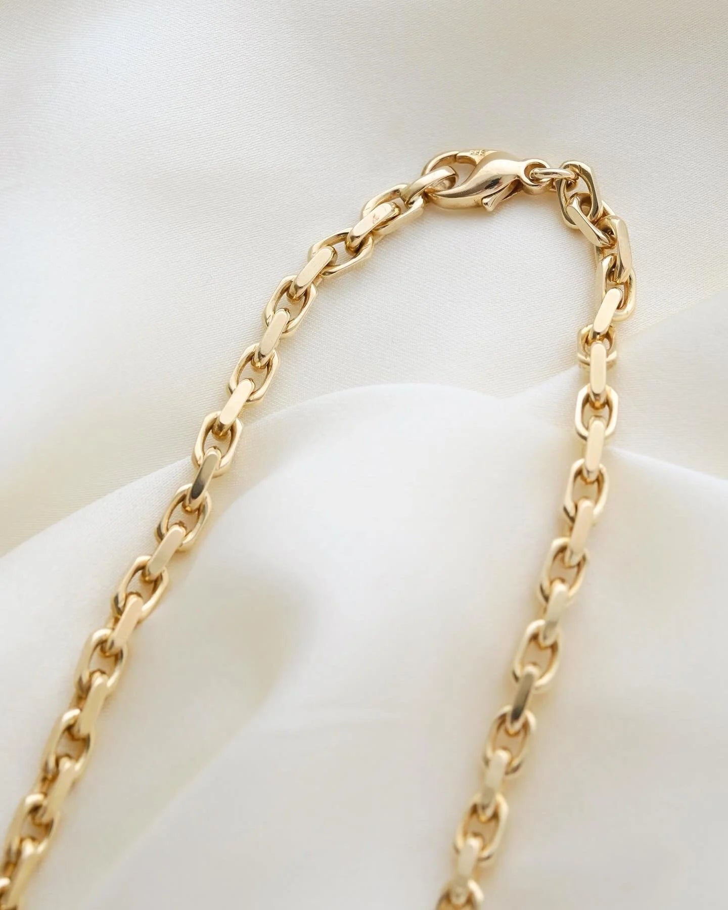 Glowing Vintage Dream Necklace 16 Inches 28 Grams 14K Gold