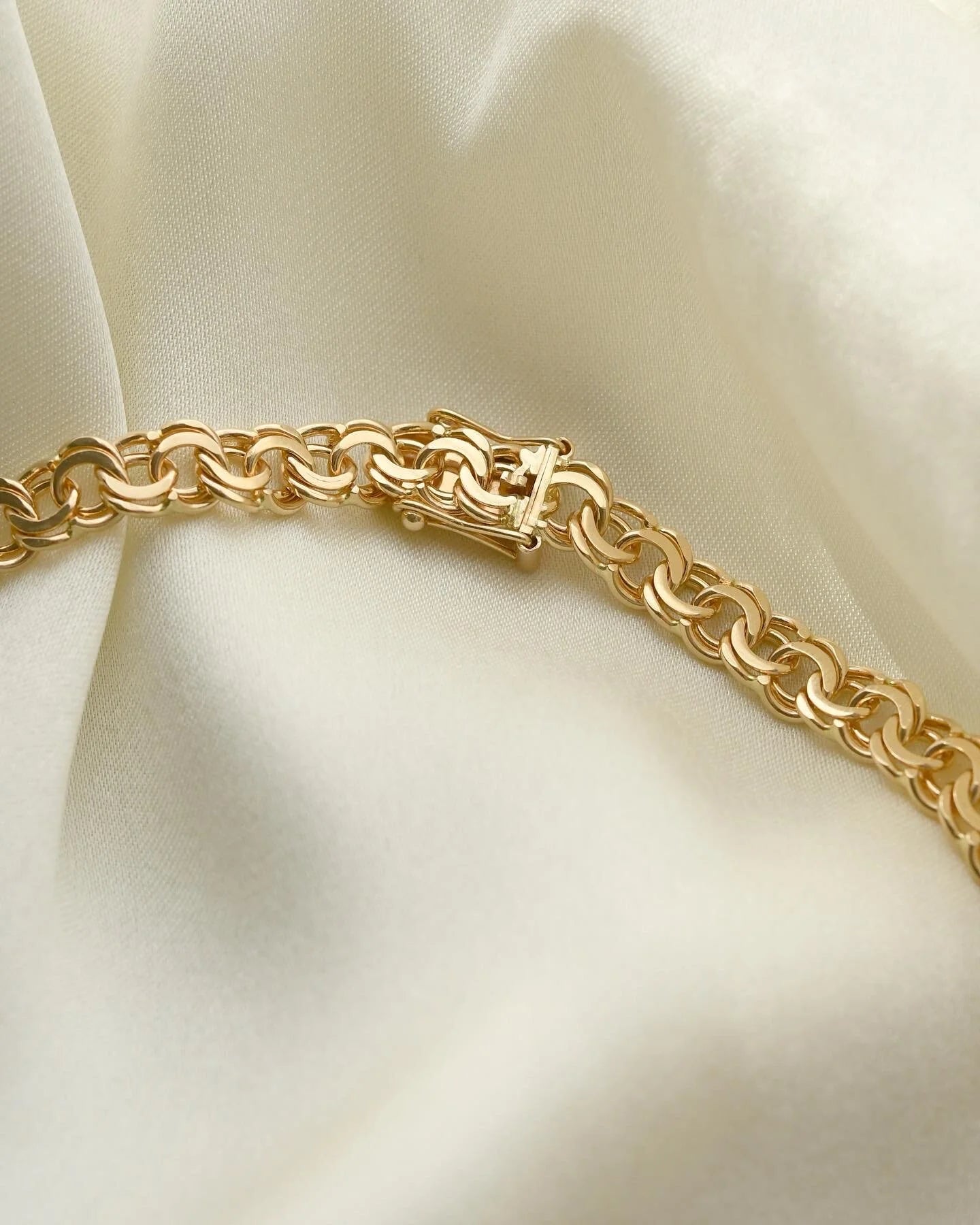 Chunky Bismarck Chain 16.5 Inches 14K Gold 1960s