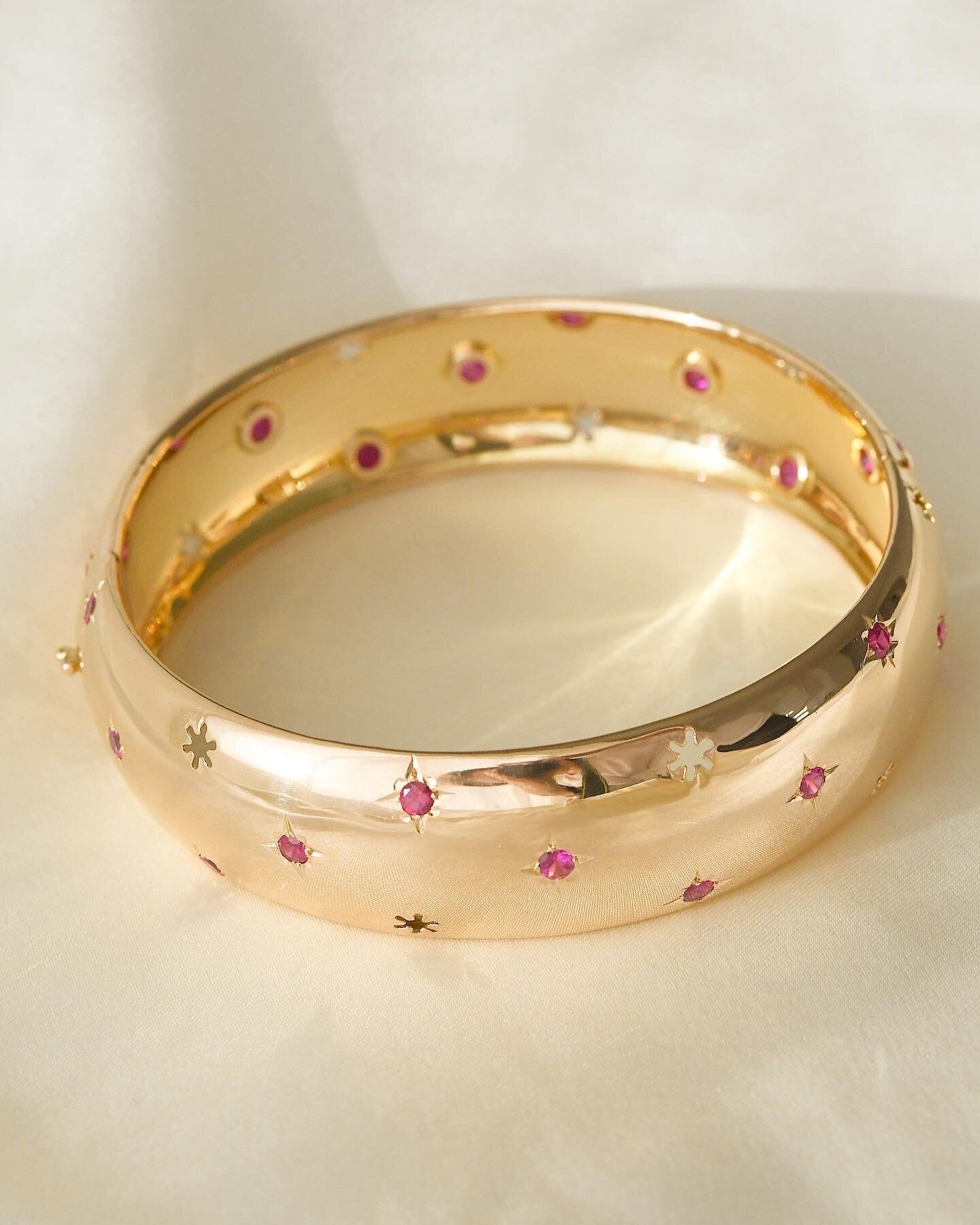 Beautiful  Vintage Ruby Star Bangle 14K Gold 1970s