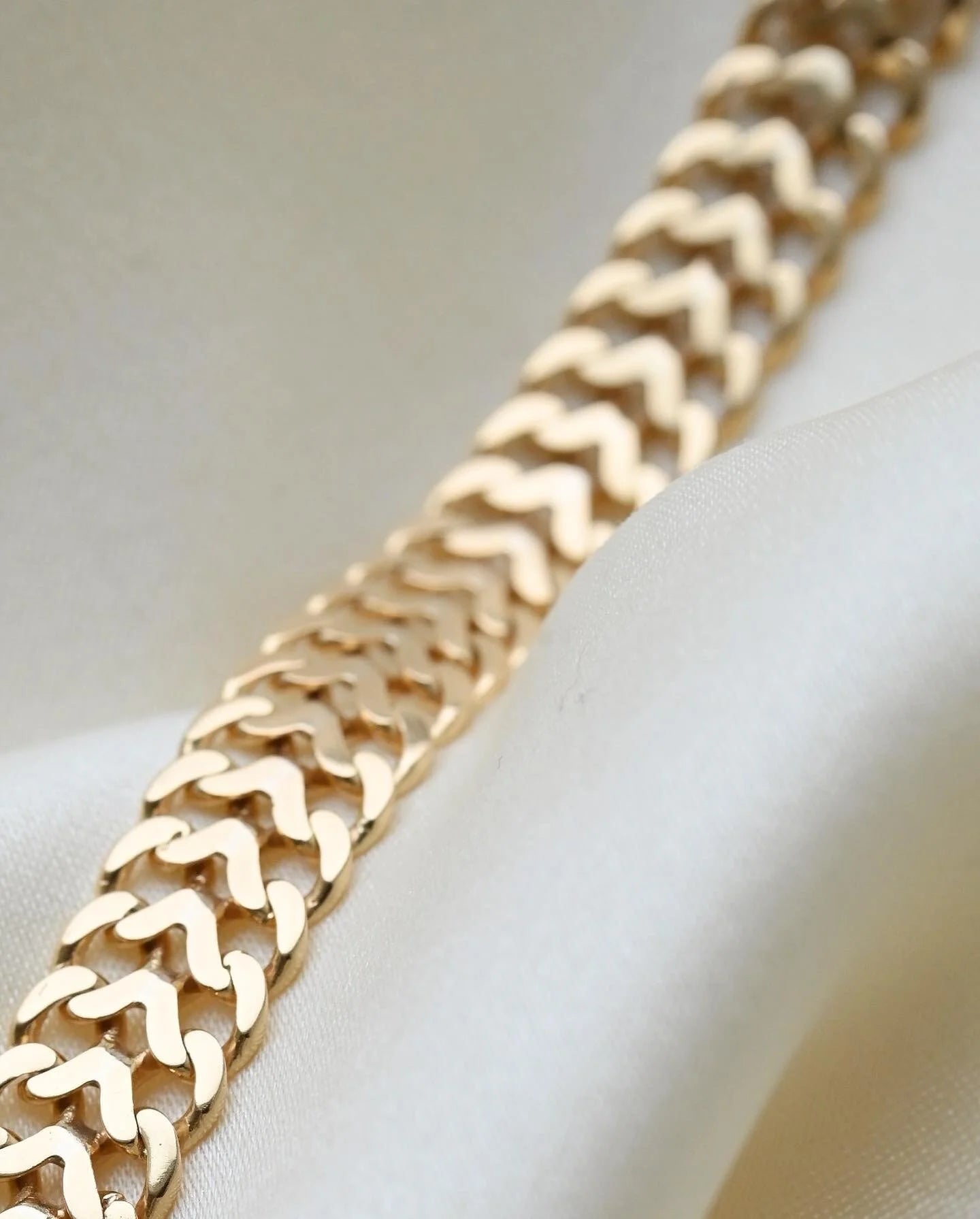Beautiful Buttery 18K Gold Vintage Foxtail Bracelet