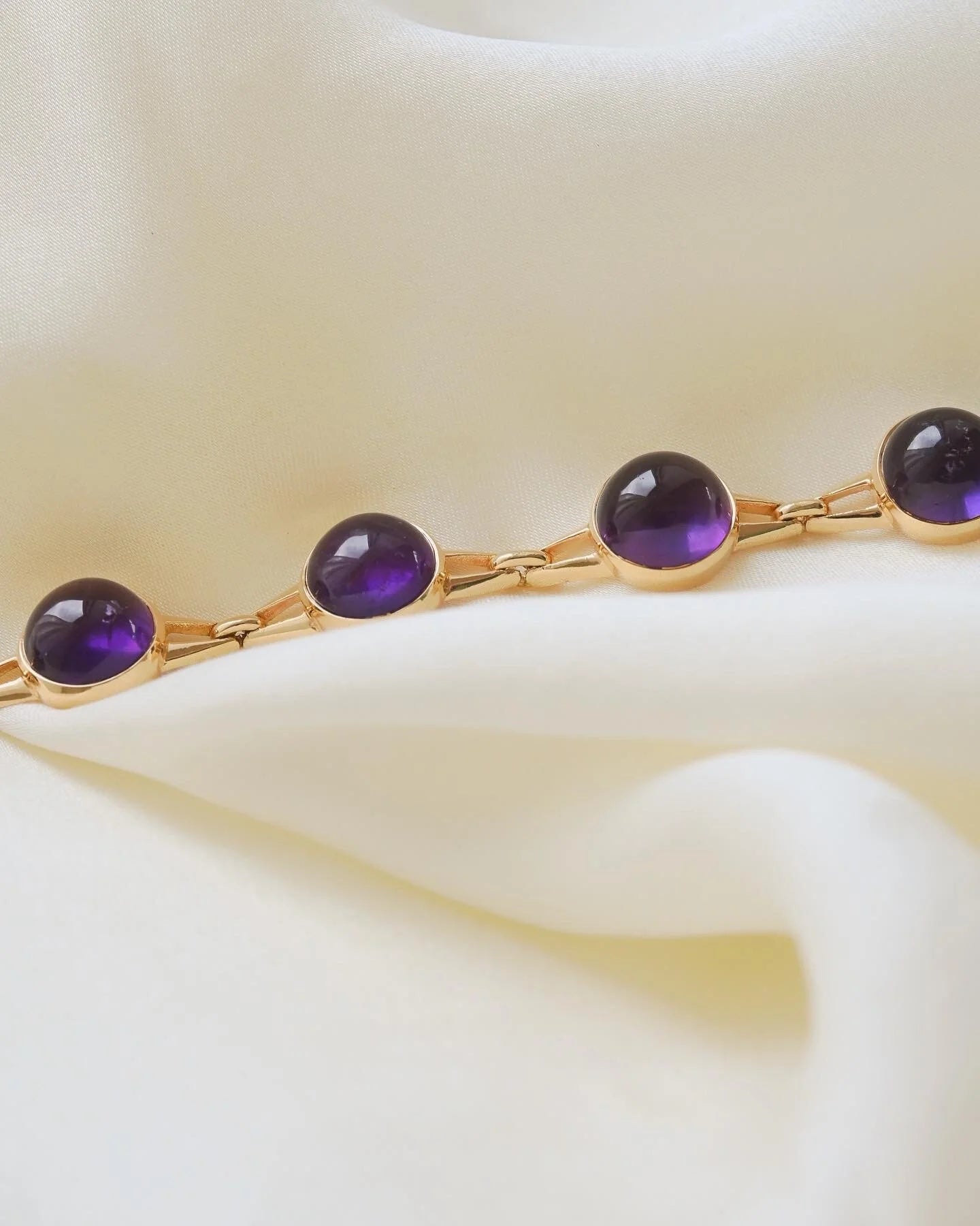 Extraordinary Swedish Amethyst Cabochon Bracelet 18K Gold 1966
