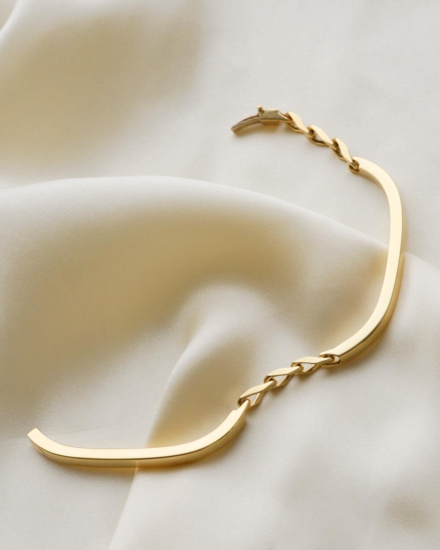 Fantastic Linked Vintage Bangle Bracelet 18K Gold