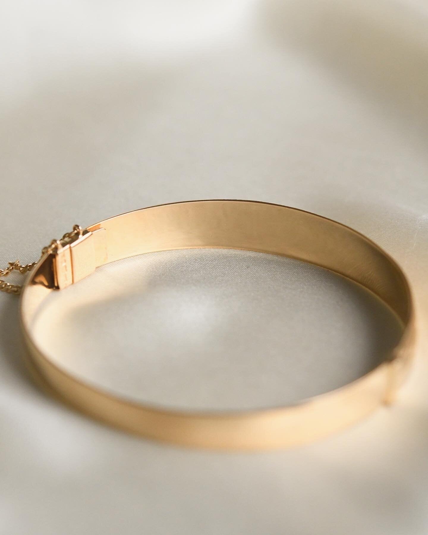 Art Deco Dream Bangle 18K Gold