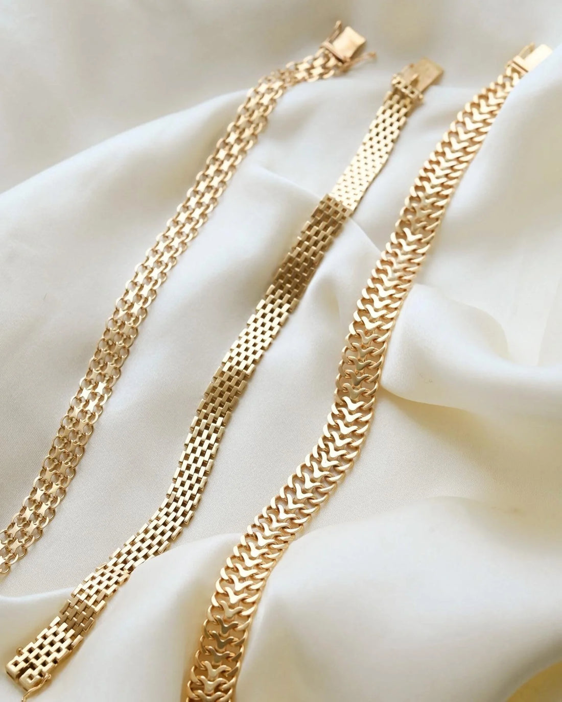 Swedish Vintage Bracelet by Swedish Royal Jeweler Hallberg 18K Gold 1965