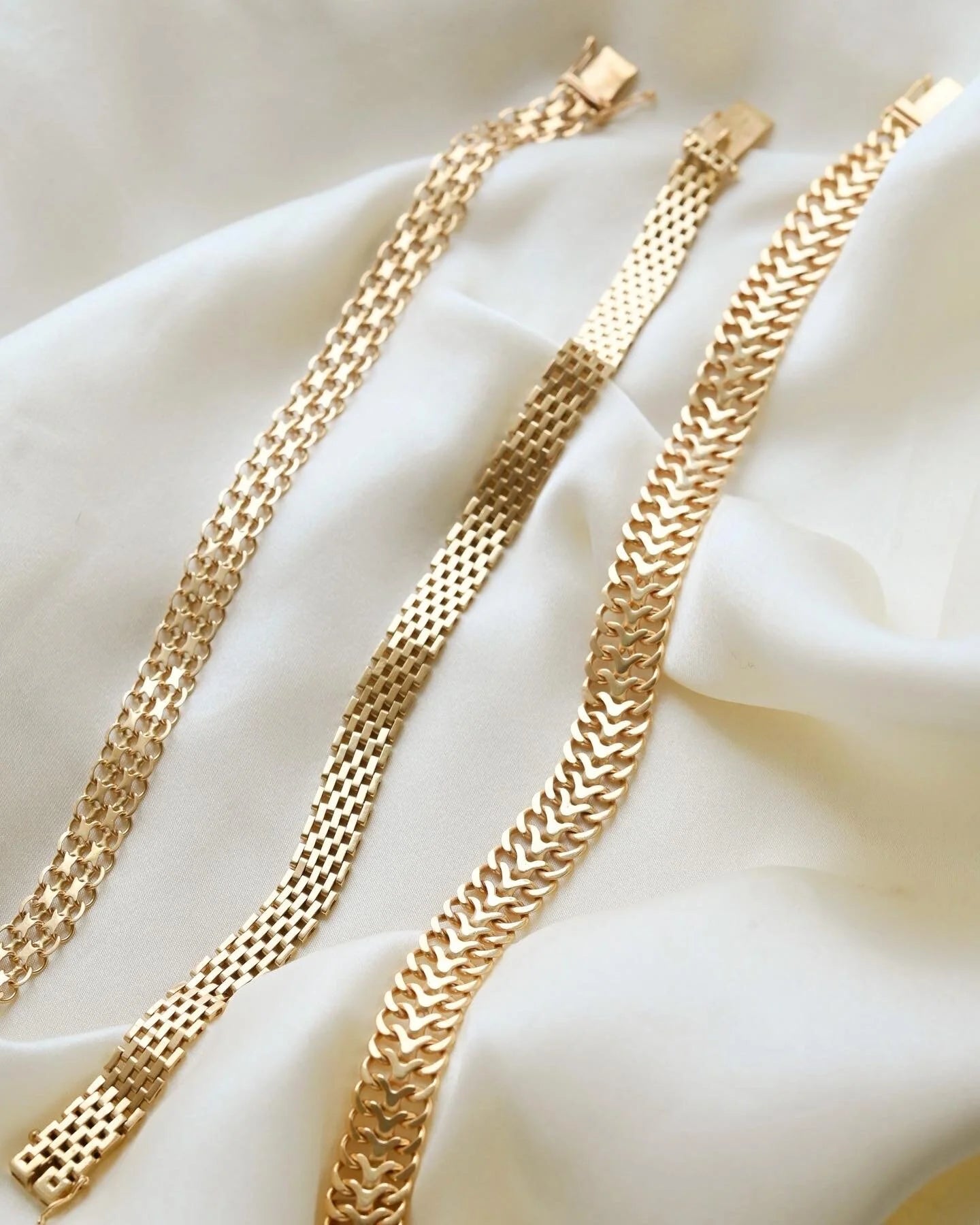Swedish Vintage Bracelet by Swedish Royal Jeweler Hallberg 18K Gold 1965