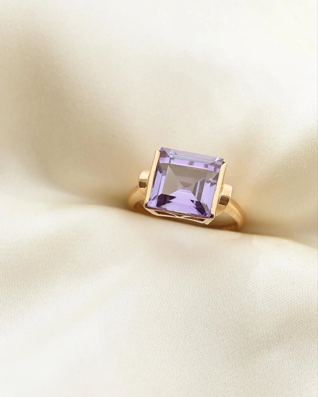 Rare Color Changing Vintage Sapphire Ring 18K Gold