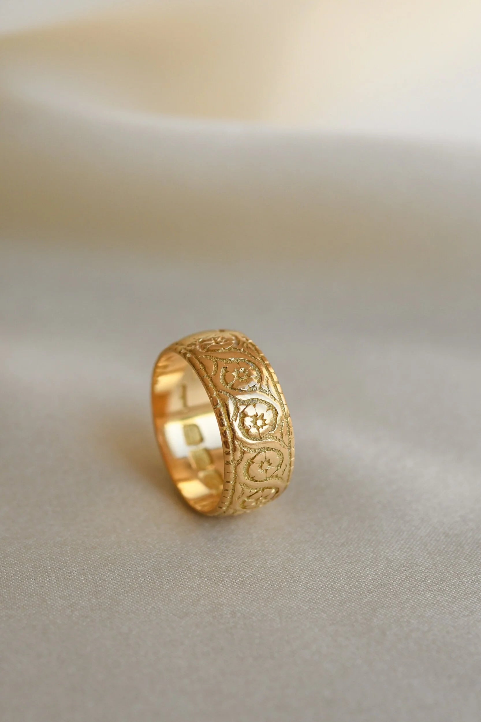 Rare Small Size Edwardian Flower Band 1900 18K Gold