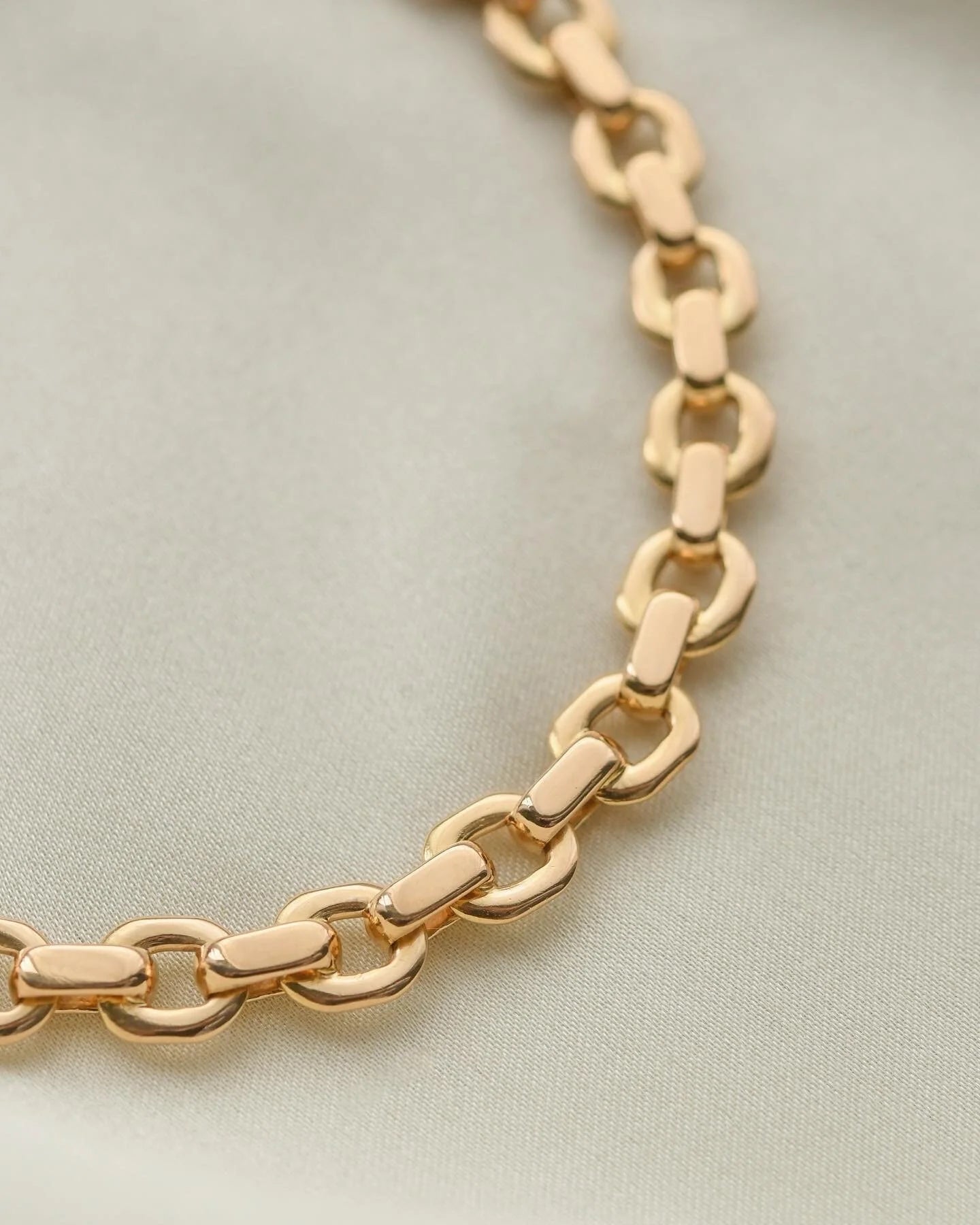 Sublime 18K Gold Bracelet 22 Grams 1944