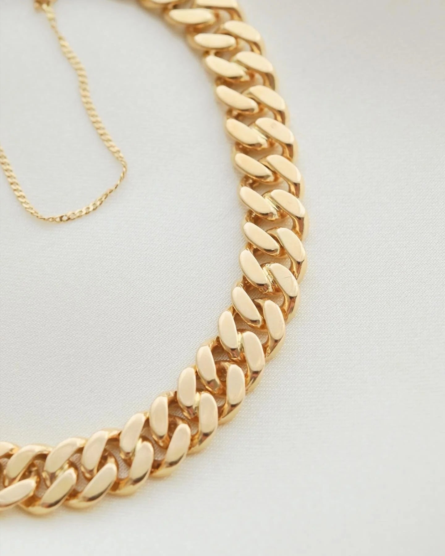 Heavy, 6 mm Swedish Vintage Curb Link Bracelet 18K Gold 1943