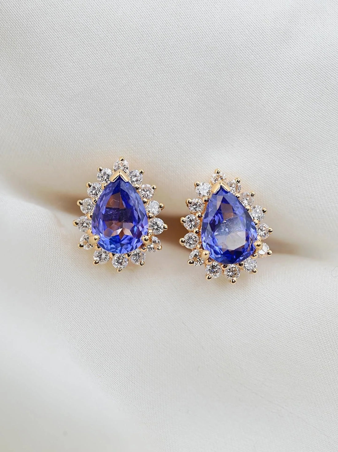 Extraordinary Beautiful Classic Vintage Tanzanite x Diamond Earrings 14K Gold