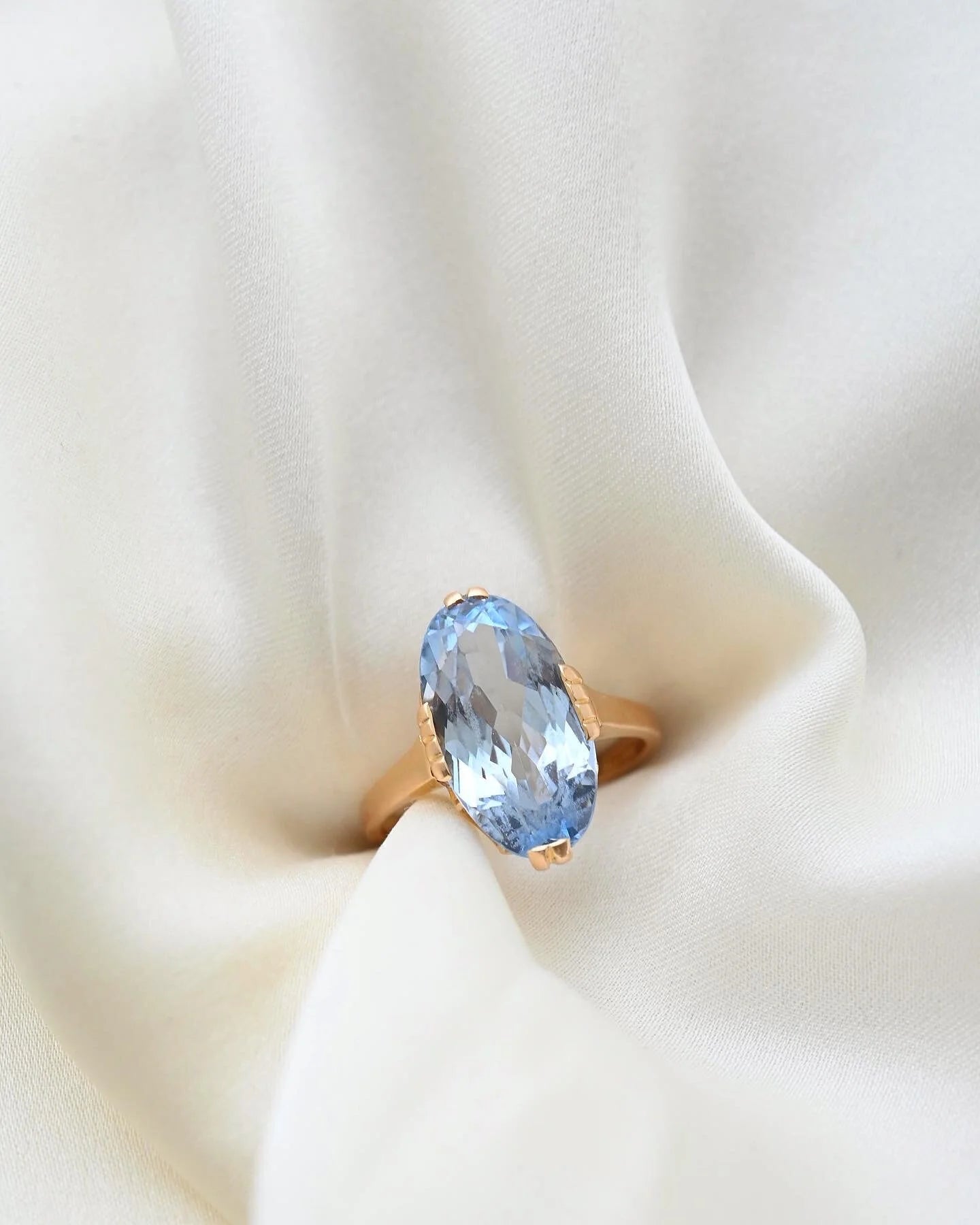 Antique Ocean Blue Topaz Ring 18K Gold 1938