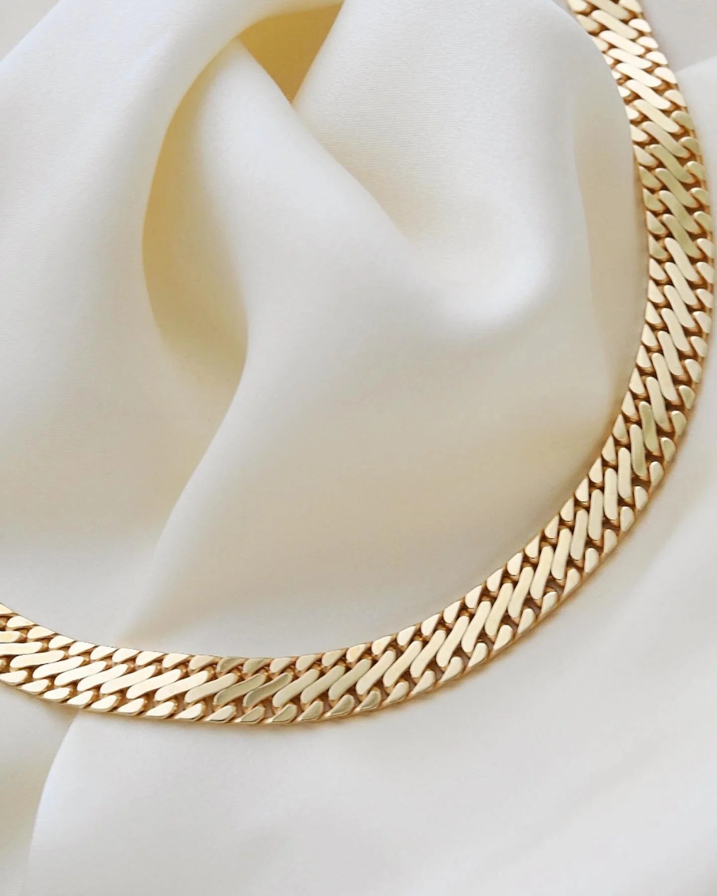 Extraordinary 59 Grams Sexy Flat Curb Link Necklace 14K Gold 1970