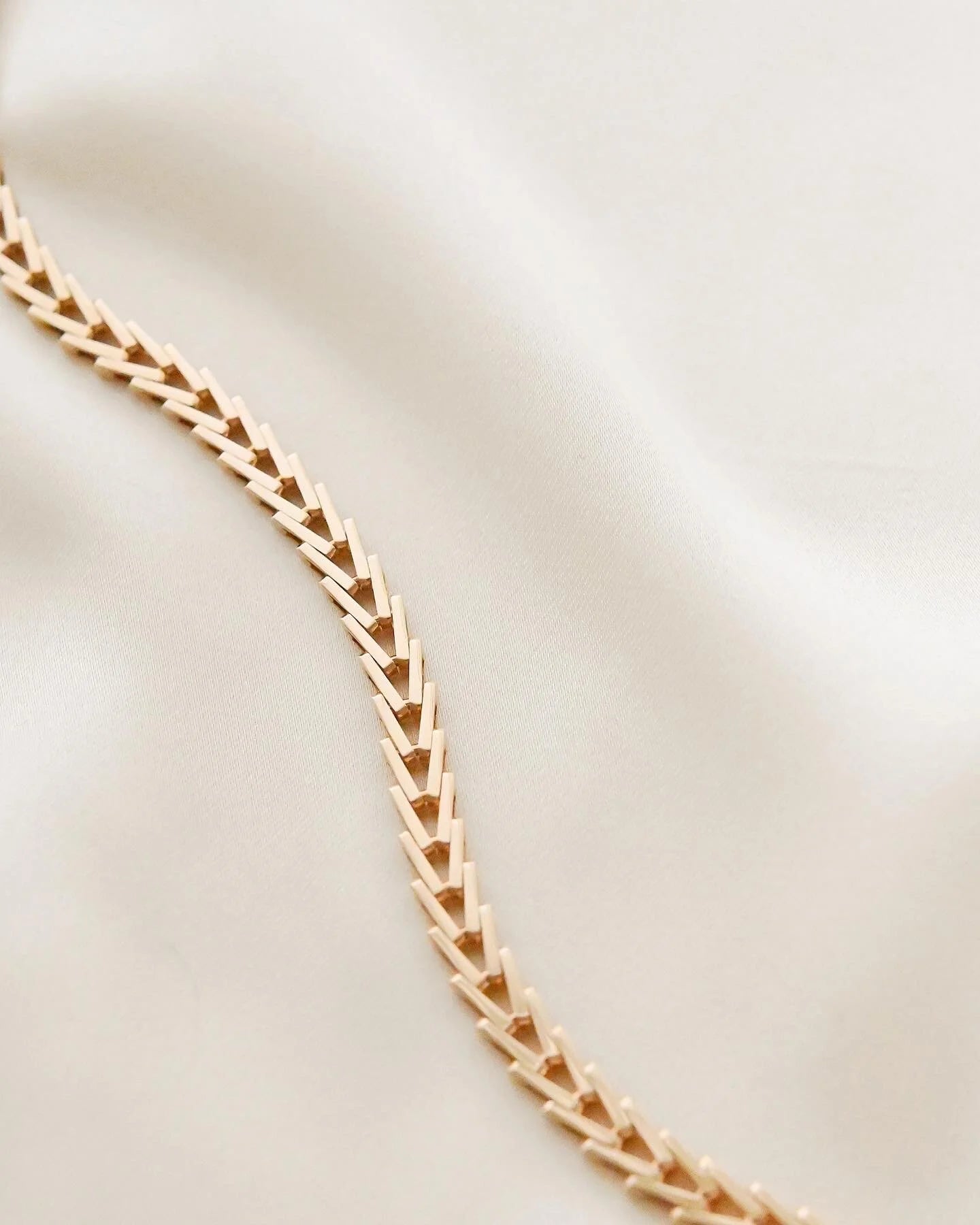 Long Heavy 30 Grams Geneva Link Variation Necklace 14K Gold