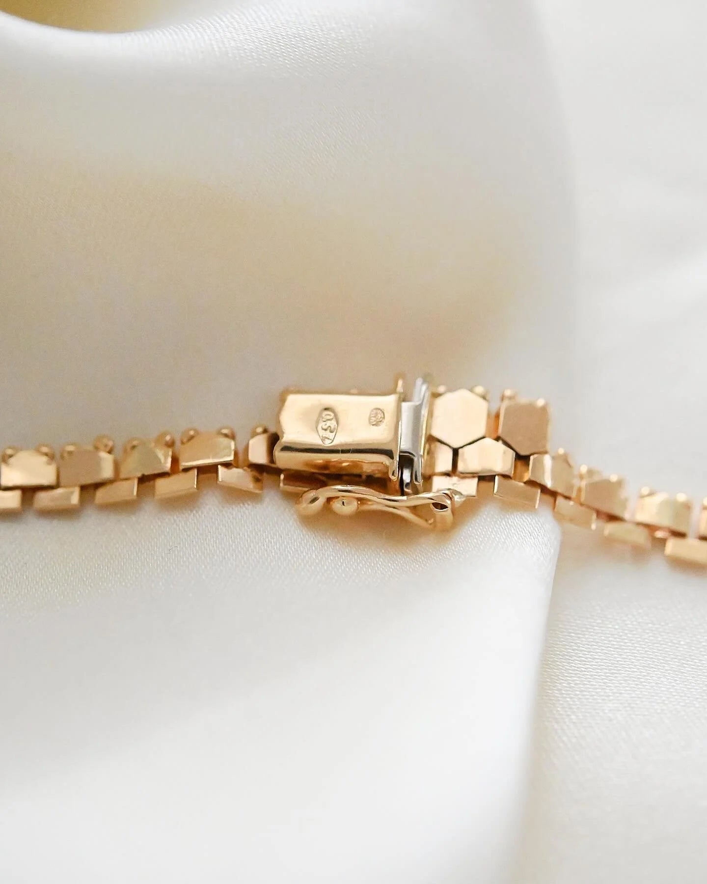 Incredible Sexy Italian Vintage Necklace 18K Gold