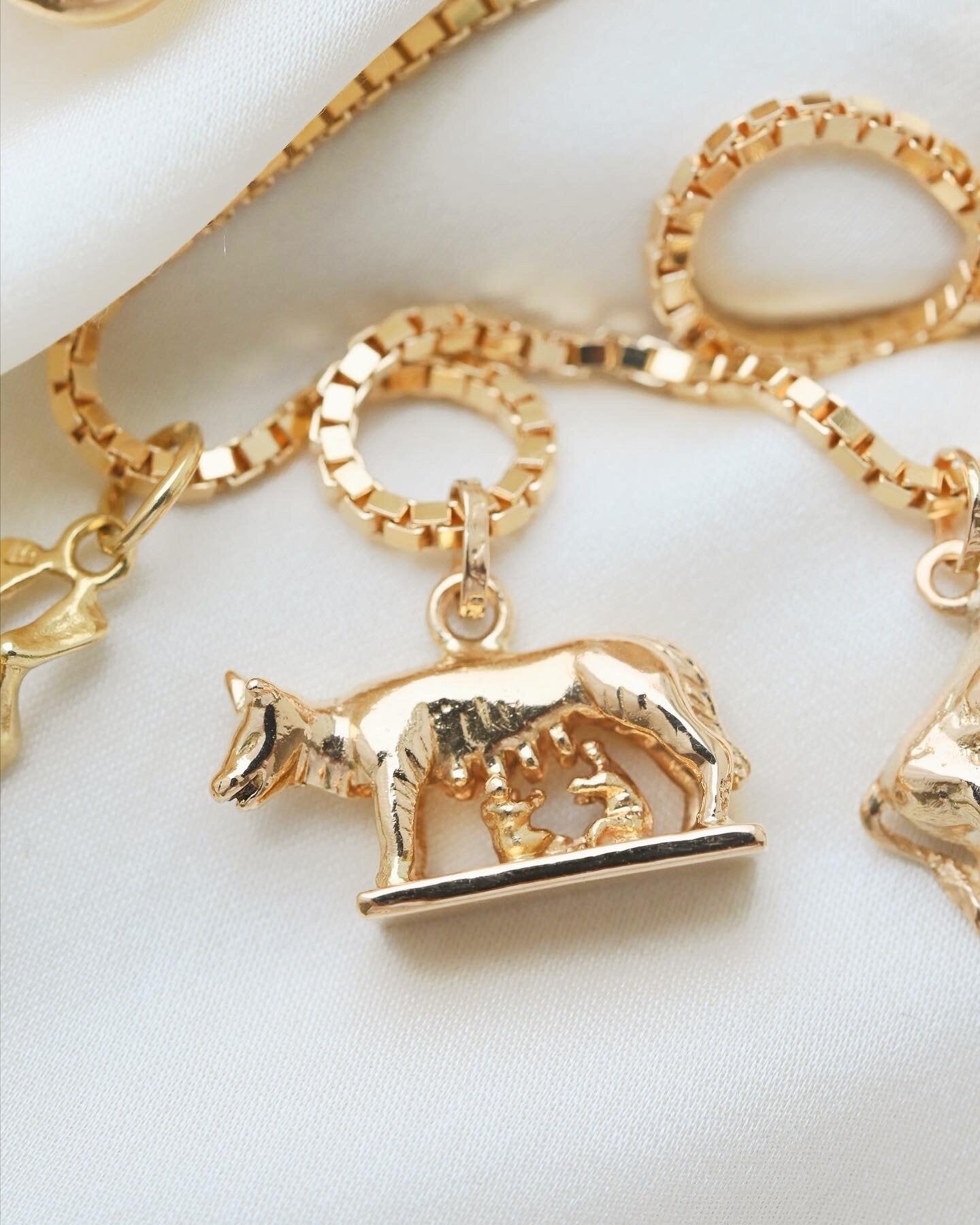 The Monday Selection: Rings, Pendants And a Chain 14-18K Gold 1900-1990
