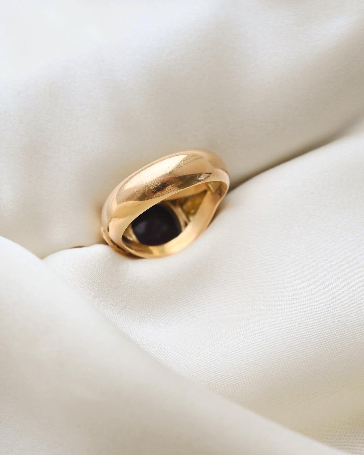 Swedish Vintage Cabochon Amethyst Ring 18K Gold