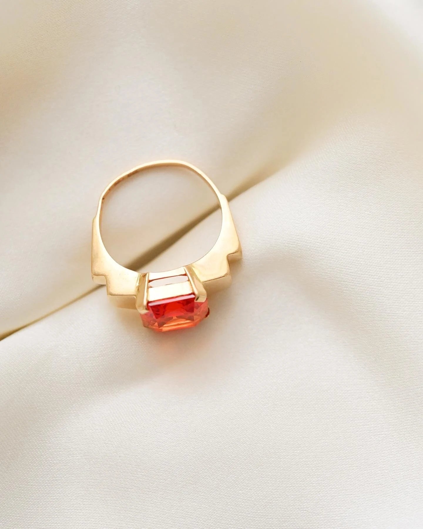 Incredible Orange Swedish Sapphire Ring 18K Gold 1952