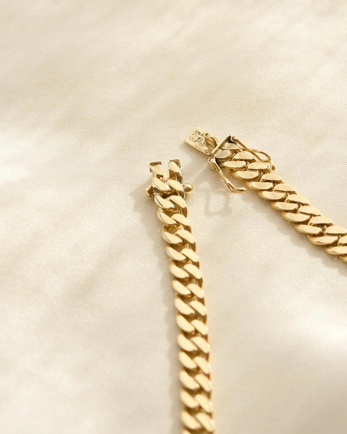 Sublime 30 Grams Curb Chain 14K Gold 1955-73