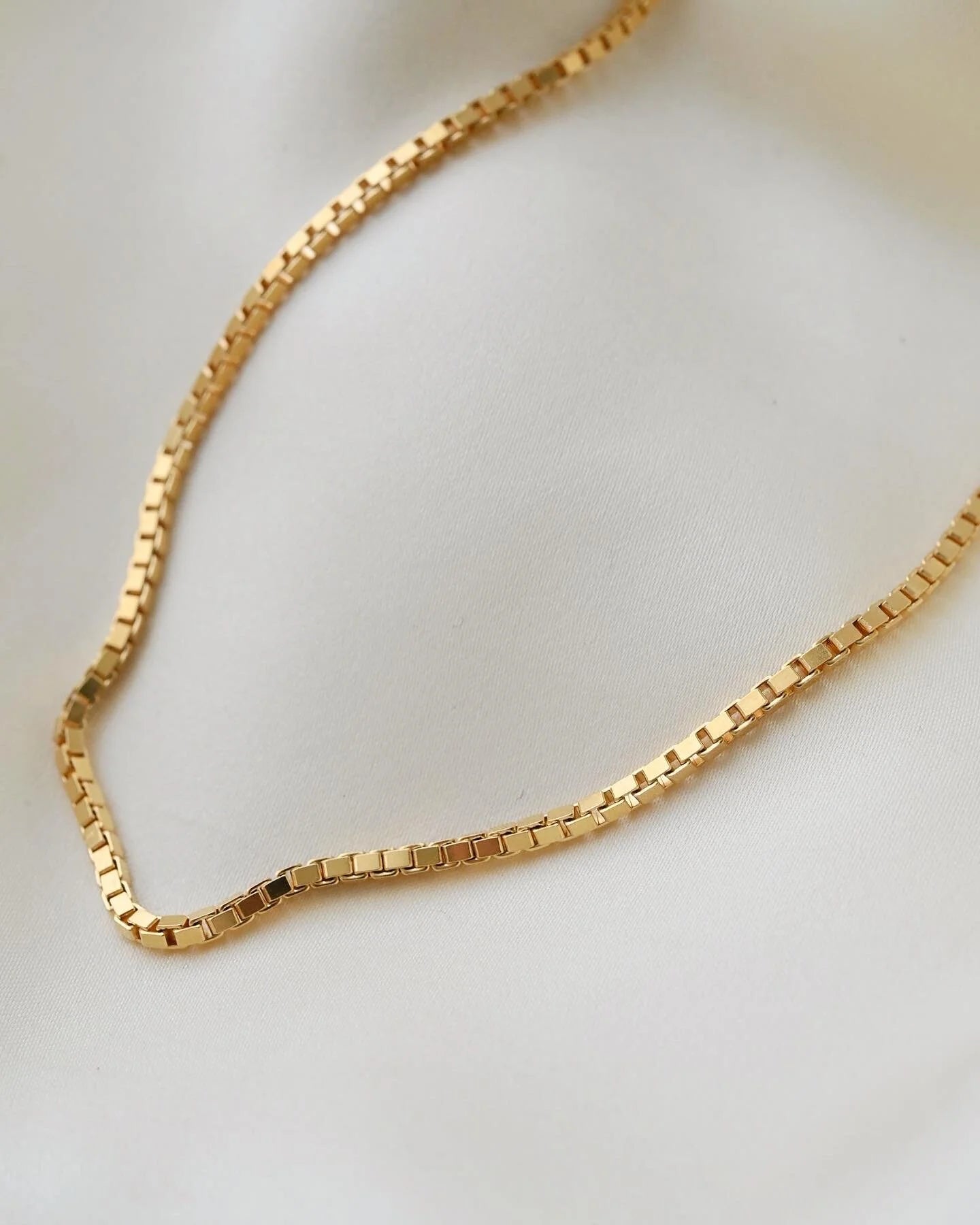 Super Substantial Long Vintage Box Chain 18K Gold 1970