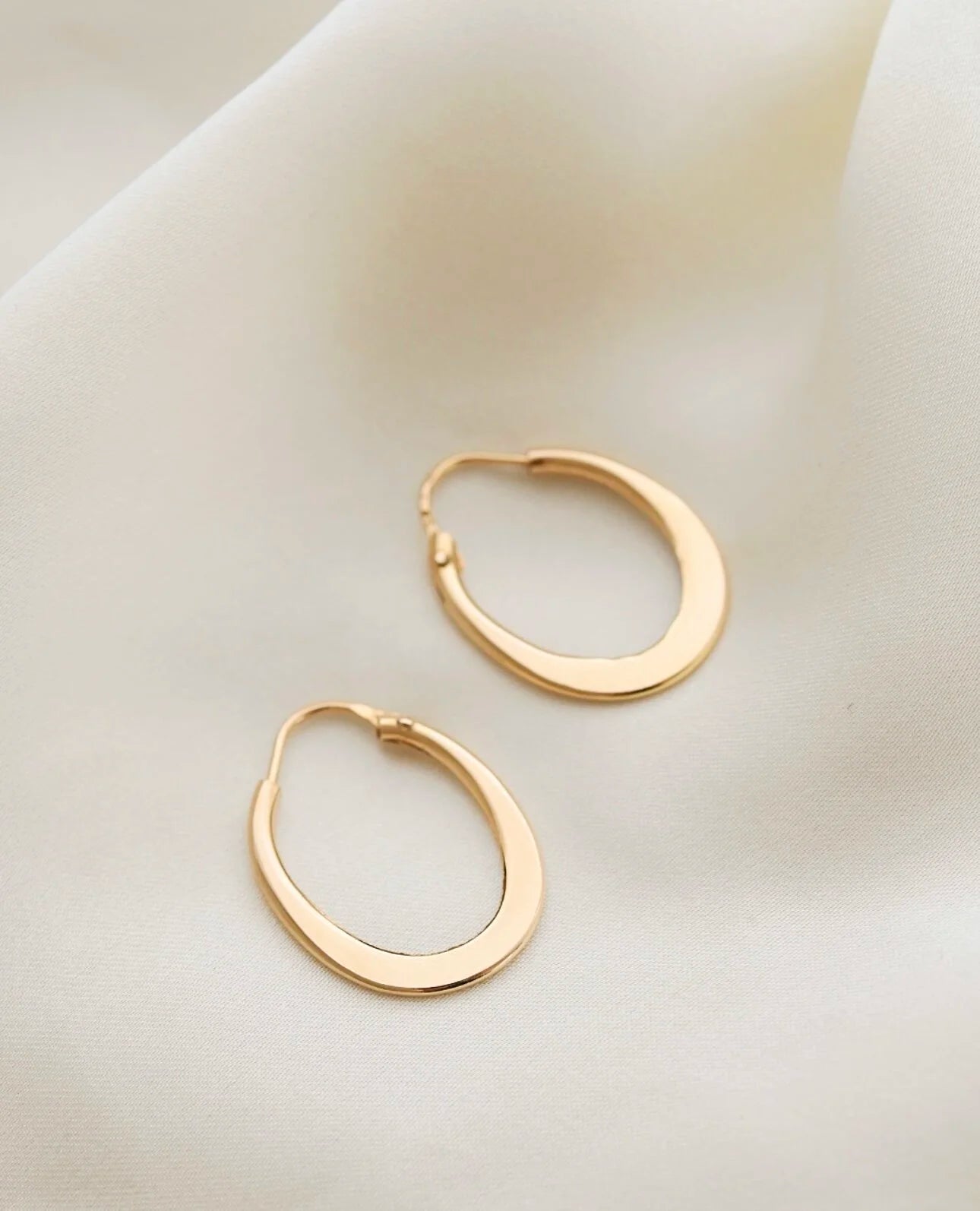 The Last Pair of Everyday Delight Hoops Swedish Vintage 18K Gold