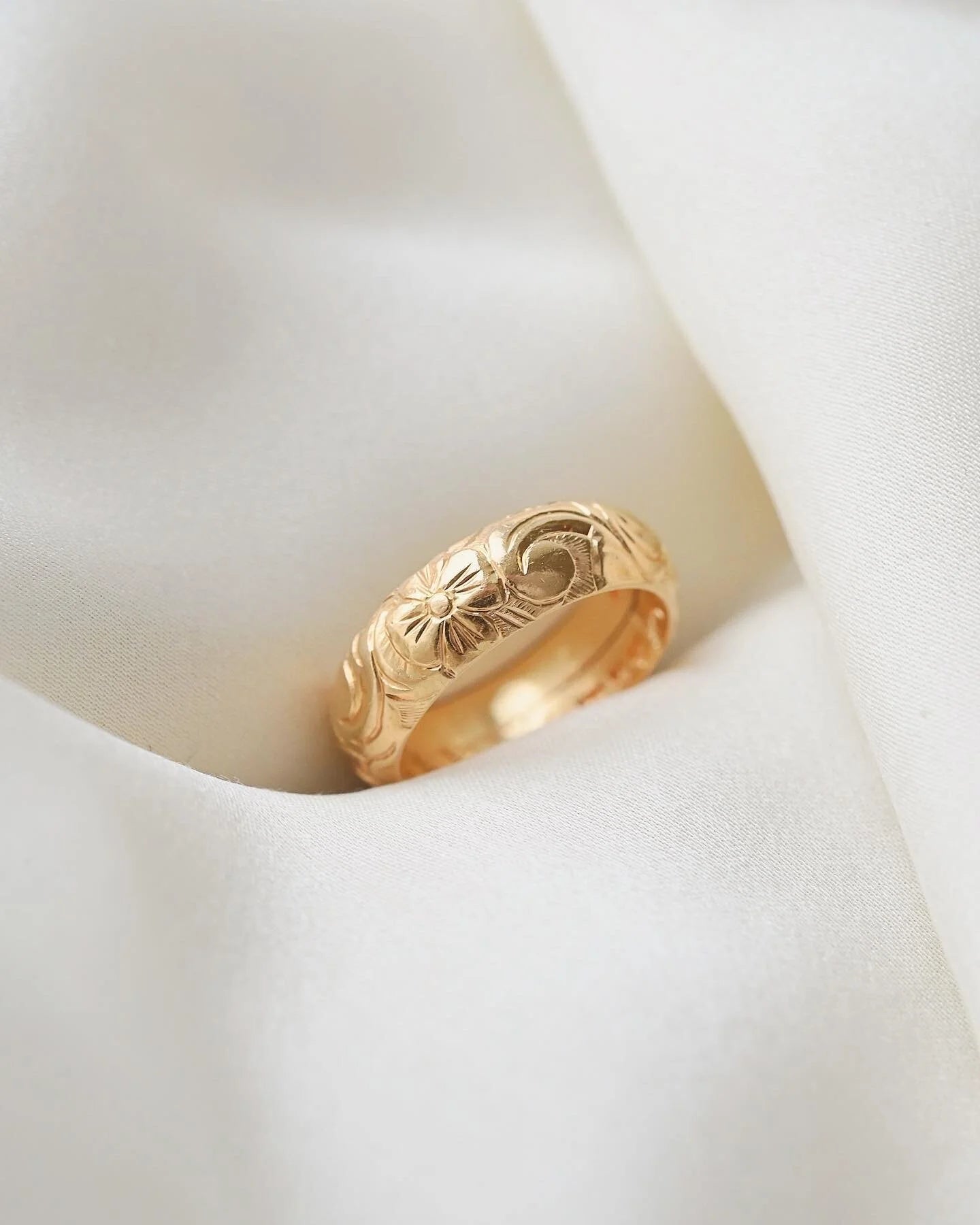 Antique 81 Year Old Engraved Wedding Band 18K Gold 1941