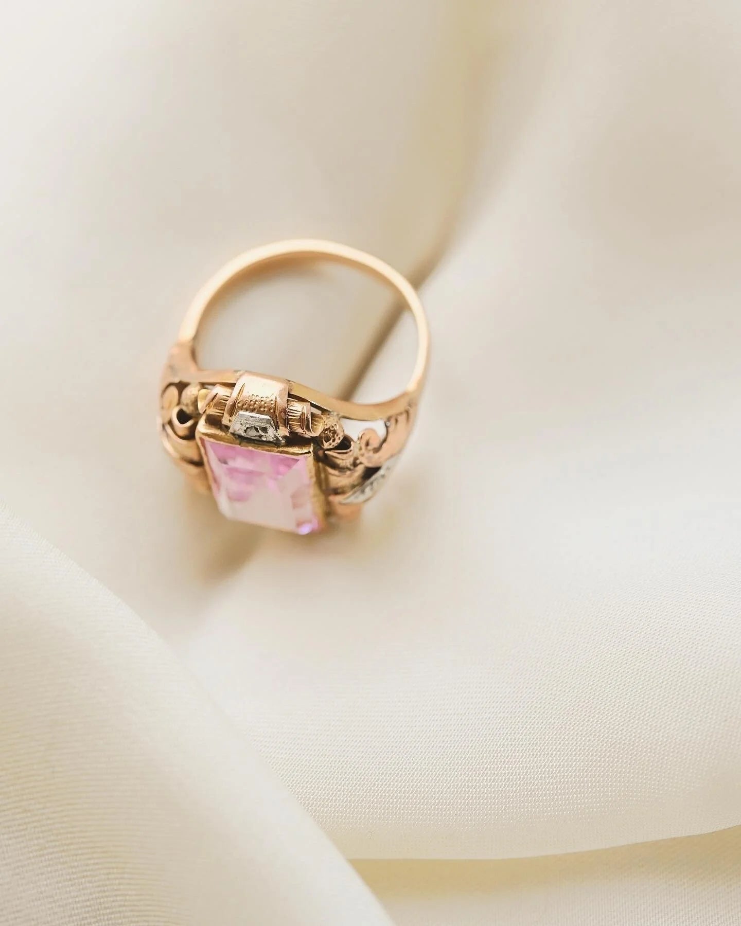 Antique Bubblegum Pink Sapphire Ring 18K Gold 1930s