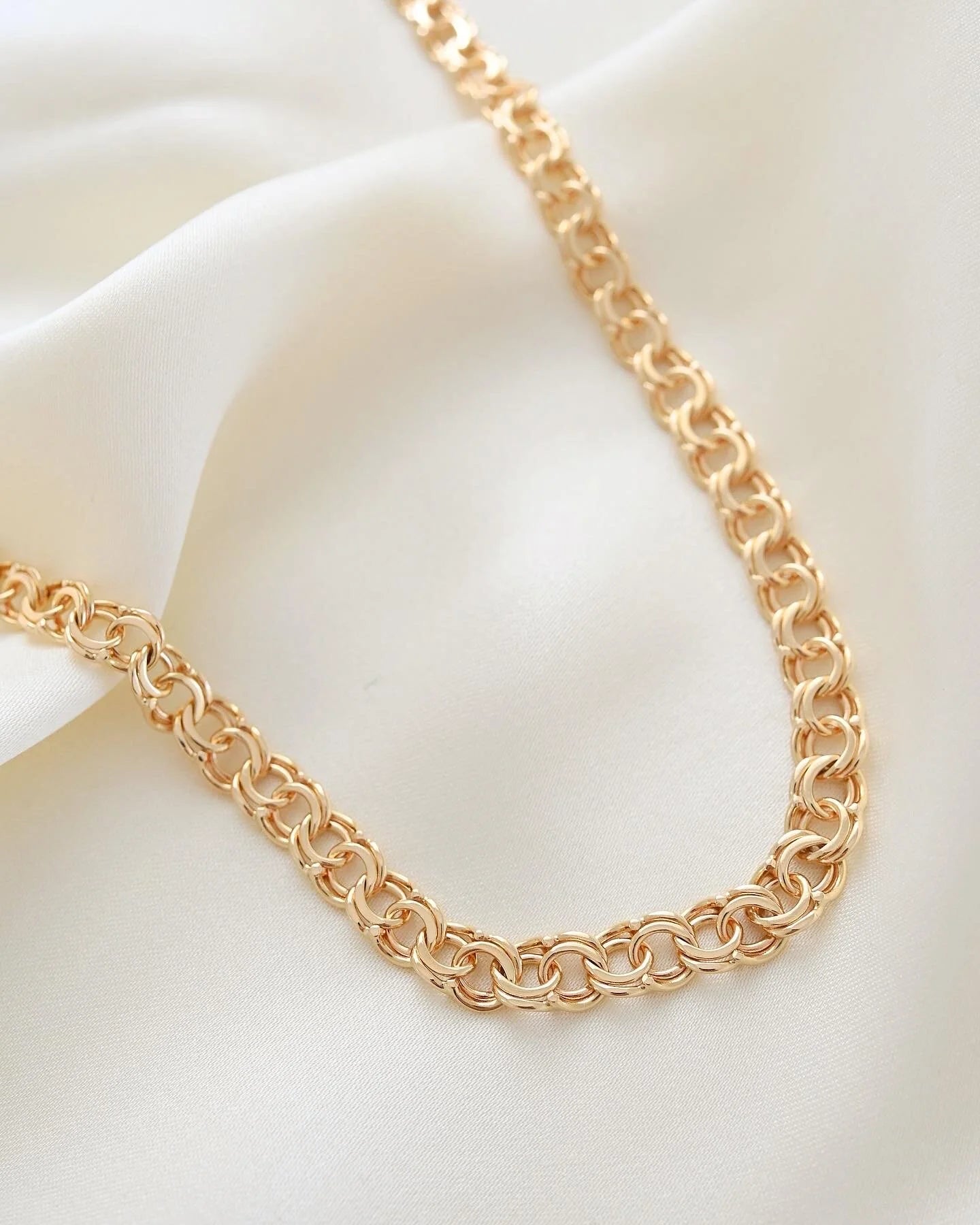 Swedish Glowing Vintage Necklace 18K Gold