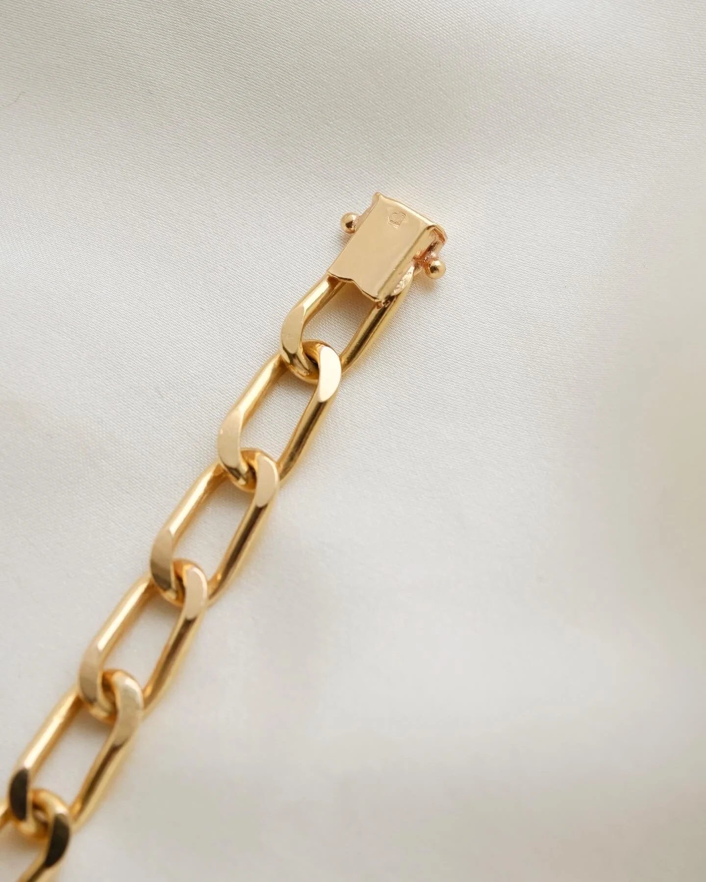 Sublime Faceted Vintage Curb Link Bracelet 18K Gold