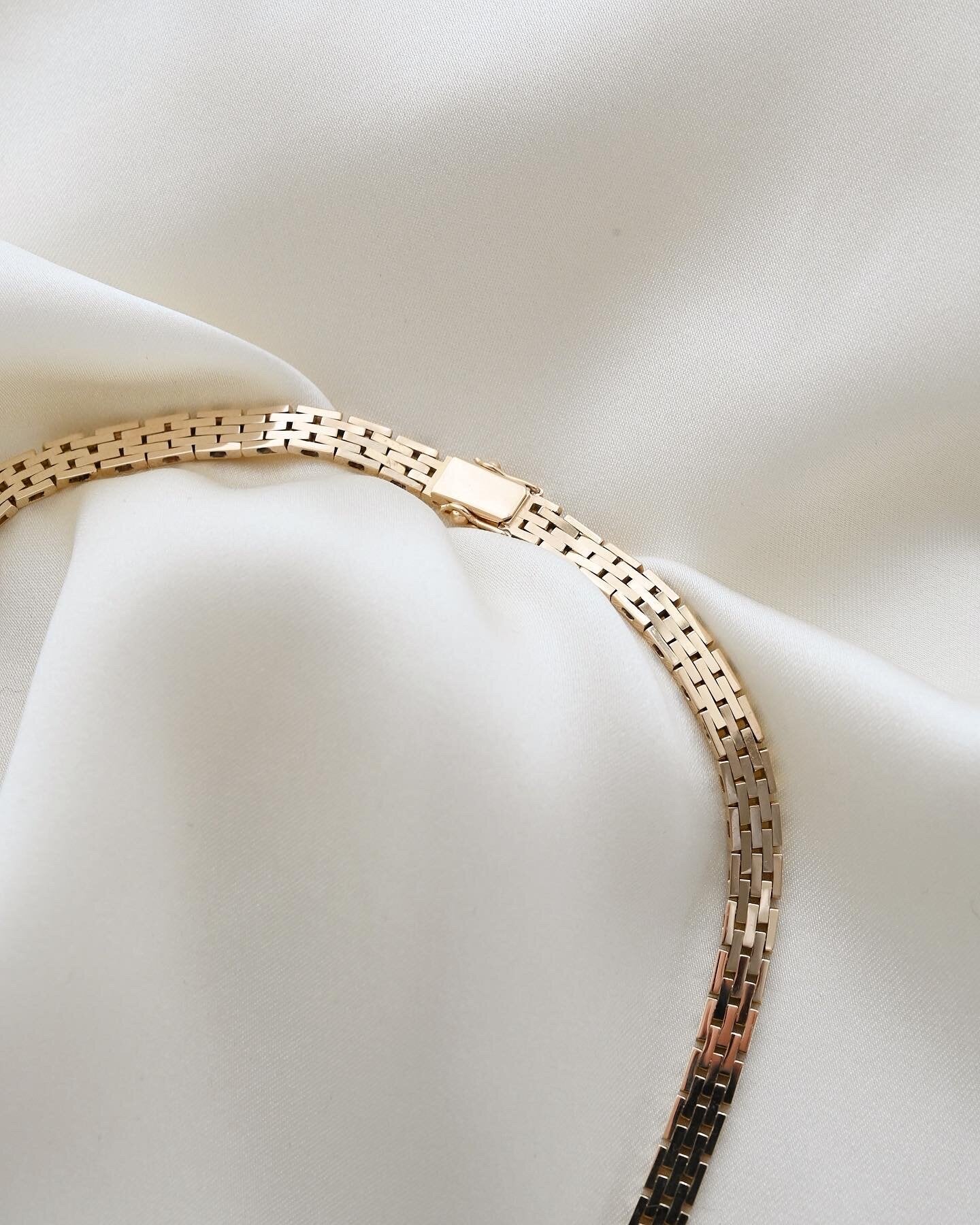 Stunning Mid Size Brick Line Necklace 18 Inches 14K Gold 1960s