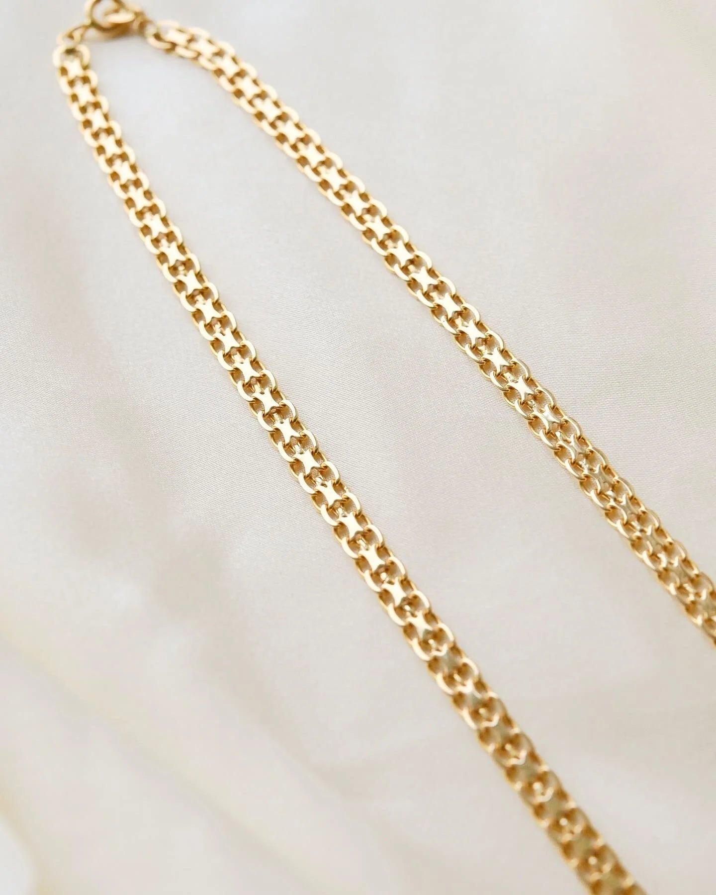 Radiant Vintage Star Link Necklace 18K Gold 1969