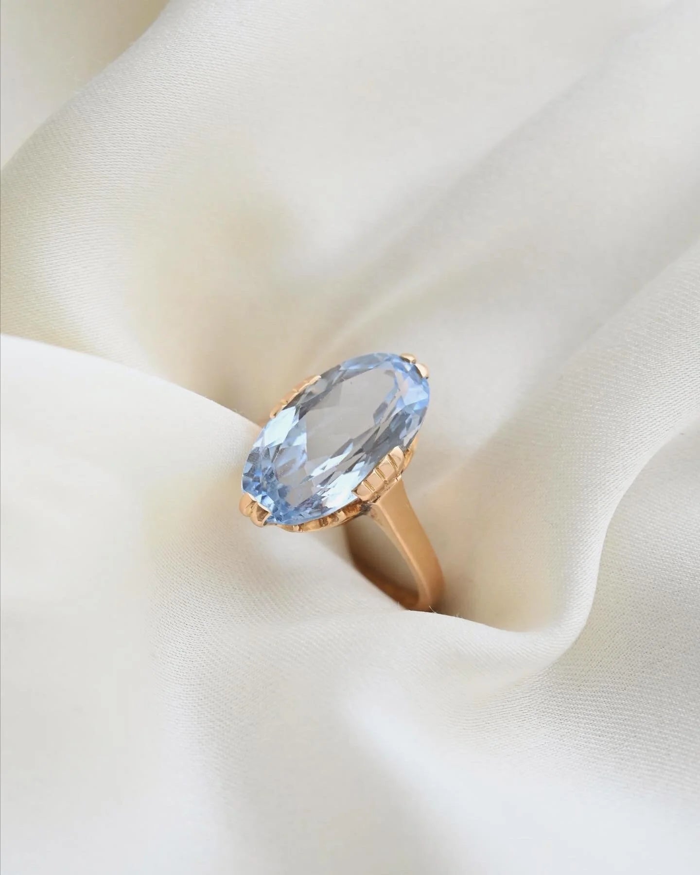 Antique Ocean Blue Topaz Ring 18K Gold 1938