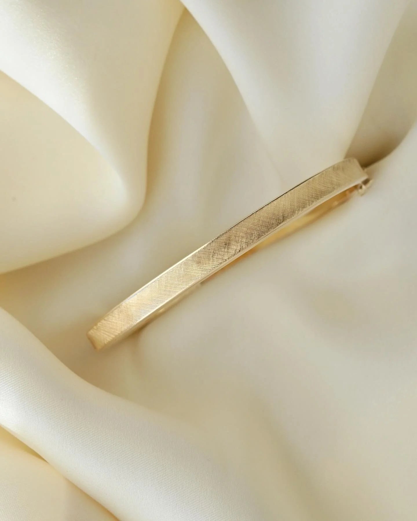 Stunning Textured Vintage Bangle 14K Gold 1970s