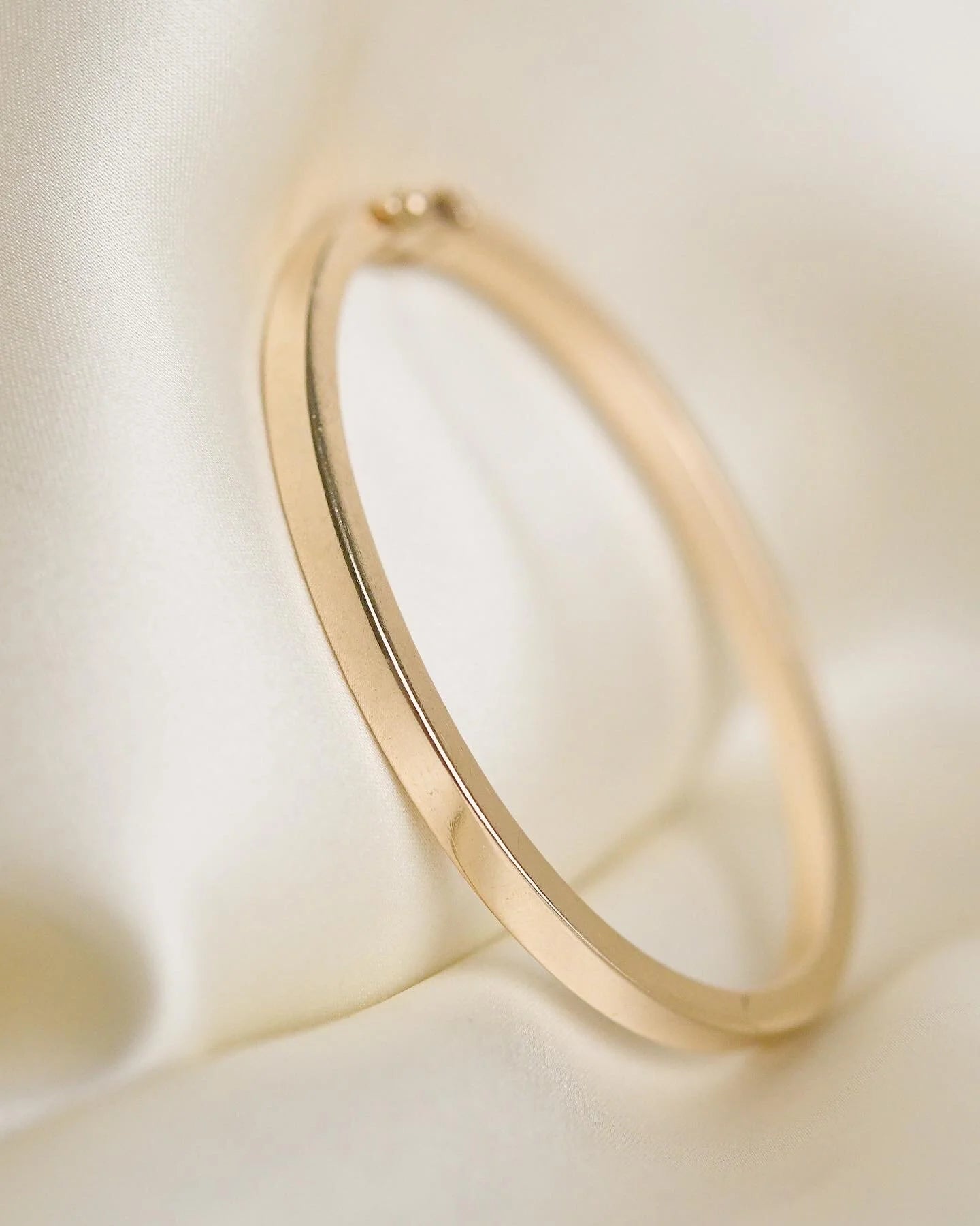 Amazing SOLID HEAVY Vintage Bangle 14K Gold