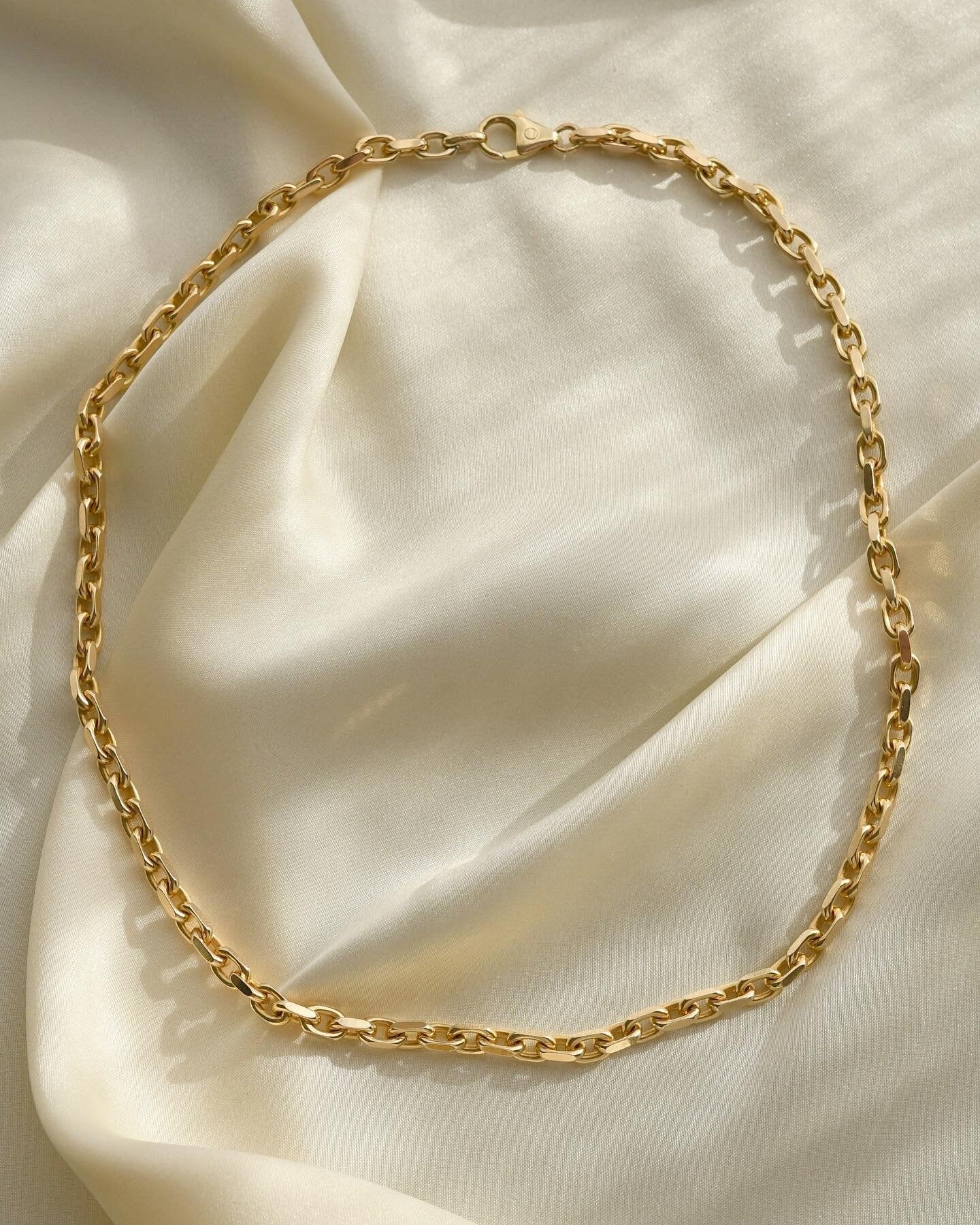 Glowing Vintage Anchor Chain 14K Gold