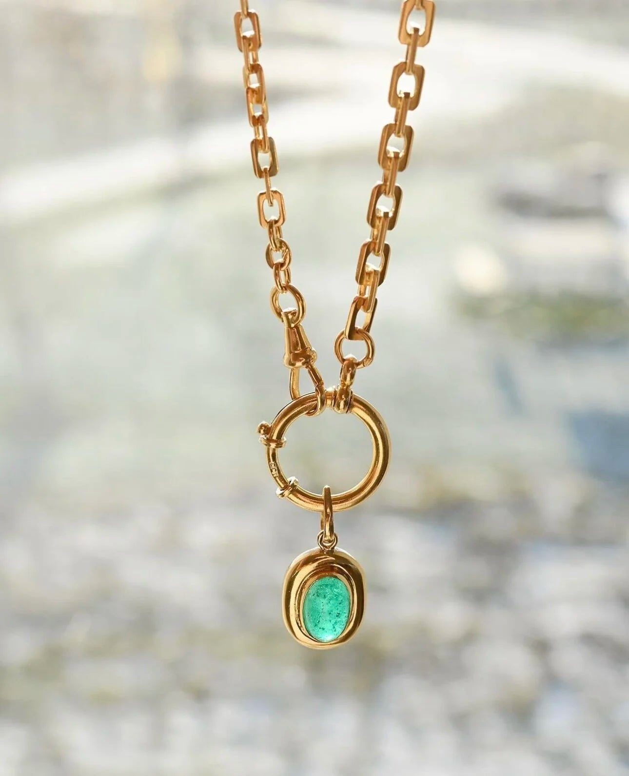 Beautiful Big Juicy Natural Emerald Vintage Pendant 18K Gold 1970s