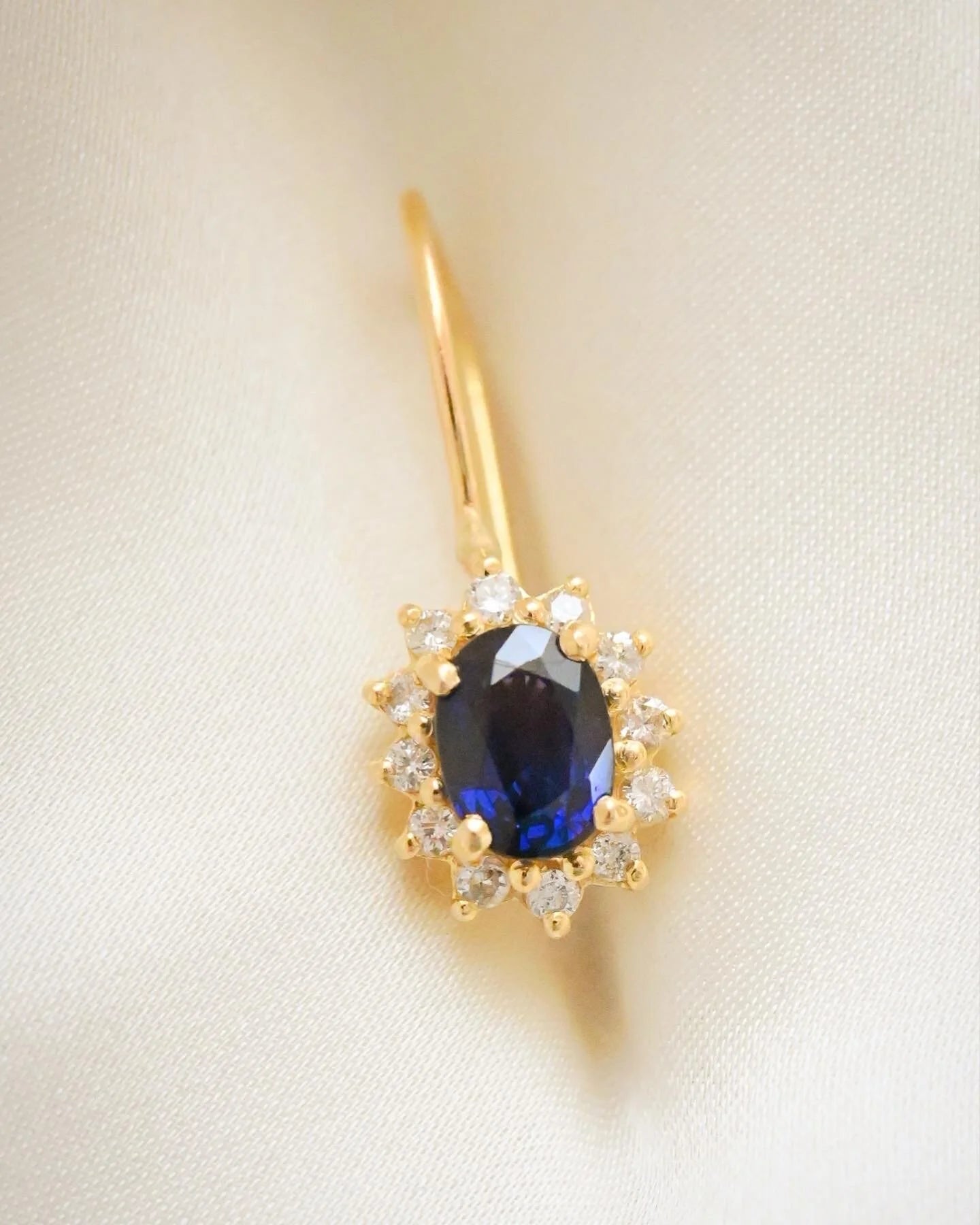 Timeless Diamond x Sapphire Cluster Danglers 18K Gold 1980s