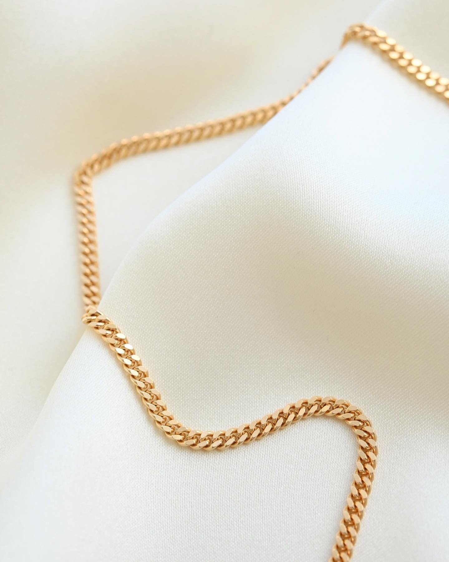 The Perfect 31.5 Inches Looong Curb Line Chain 18K Gold