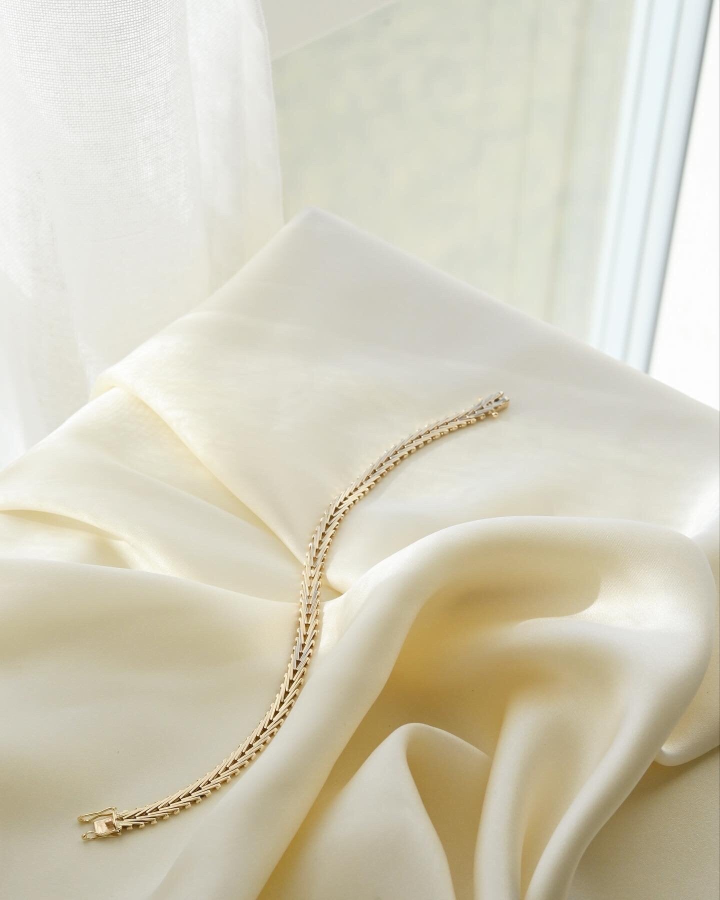 Perfect Vintage Geneva Link Bracelet 14K Gold 1960s